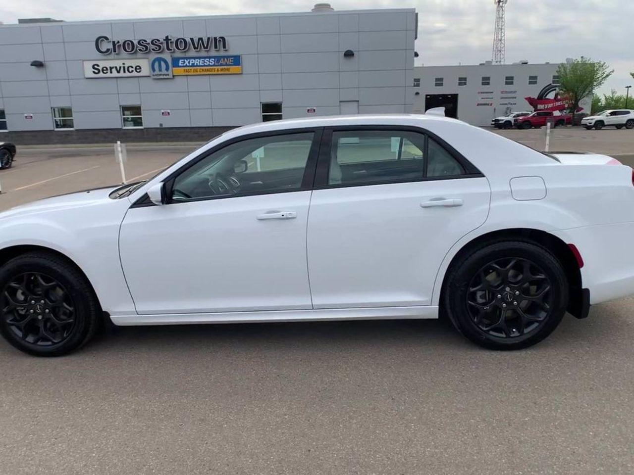 2021 Chrysler 300 Touring-4