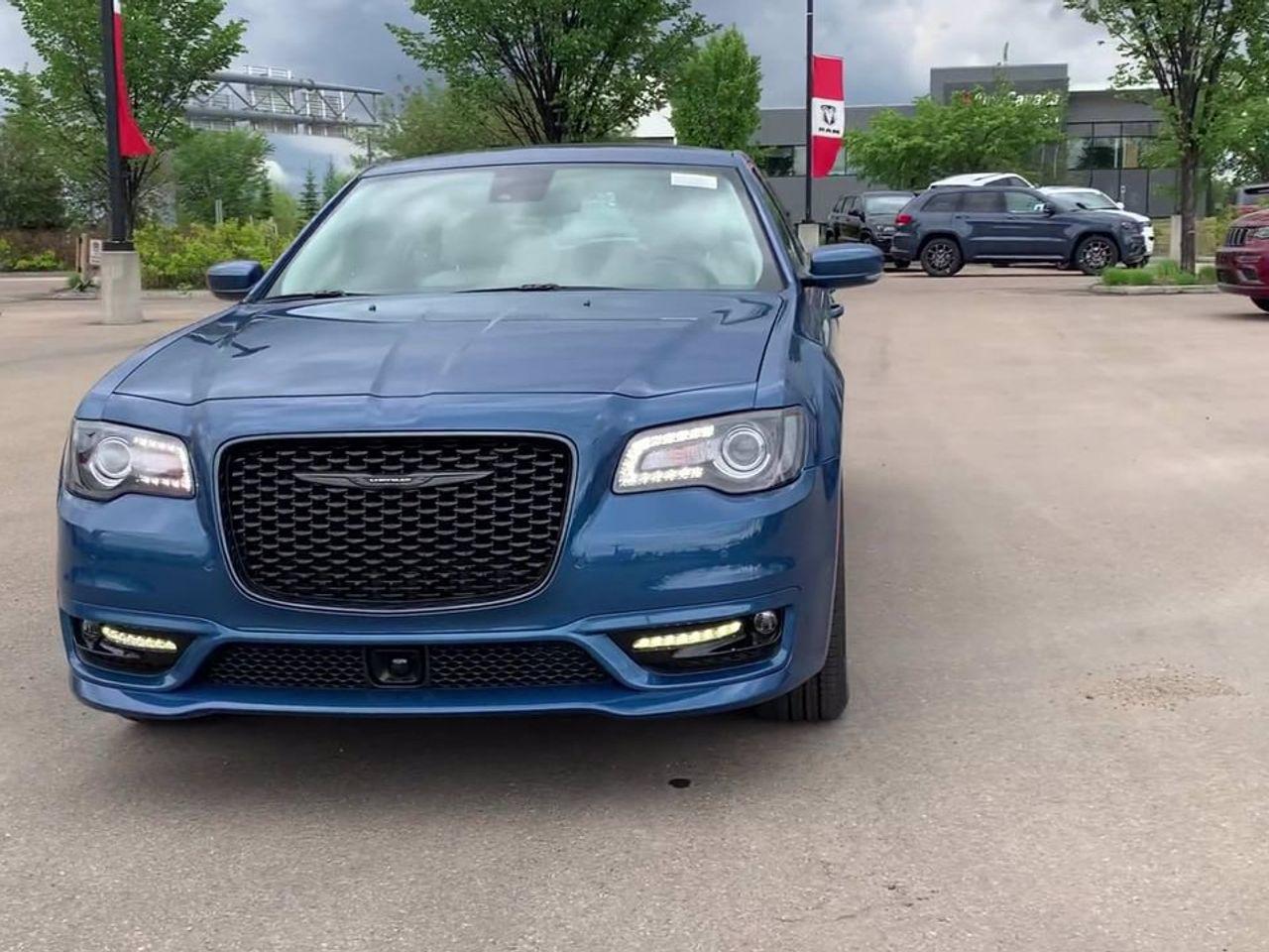 2021 Chrysler 300 Touring-3