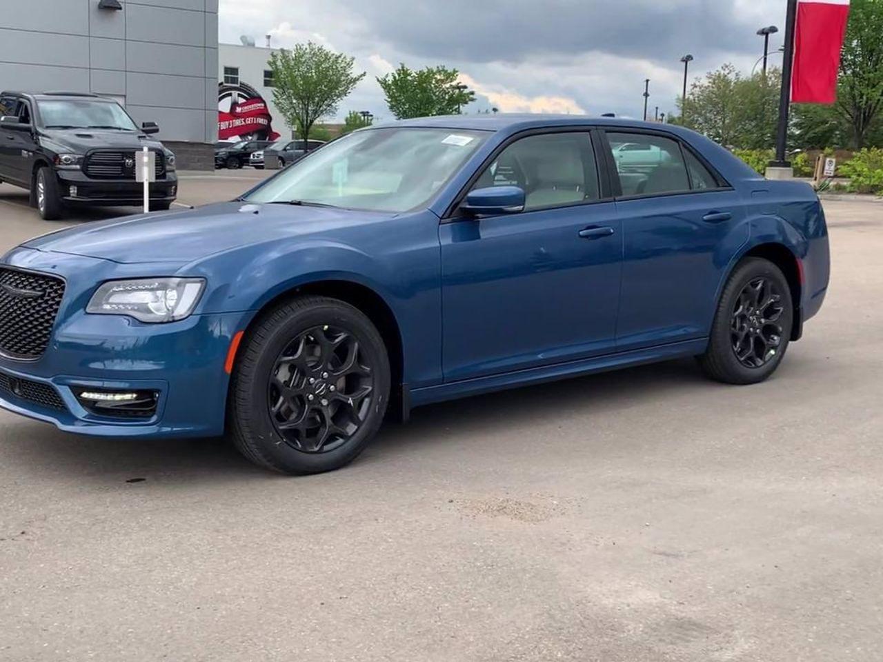 2021 Chrysler 300 Touring-4