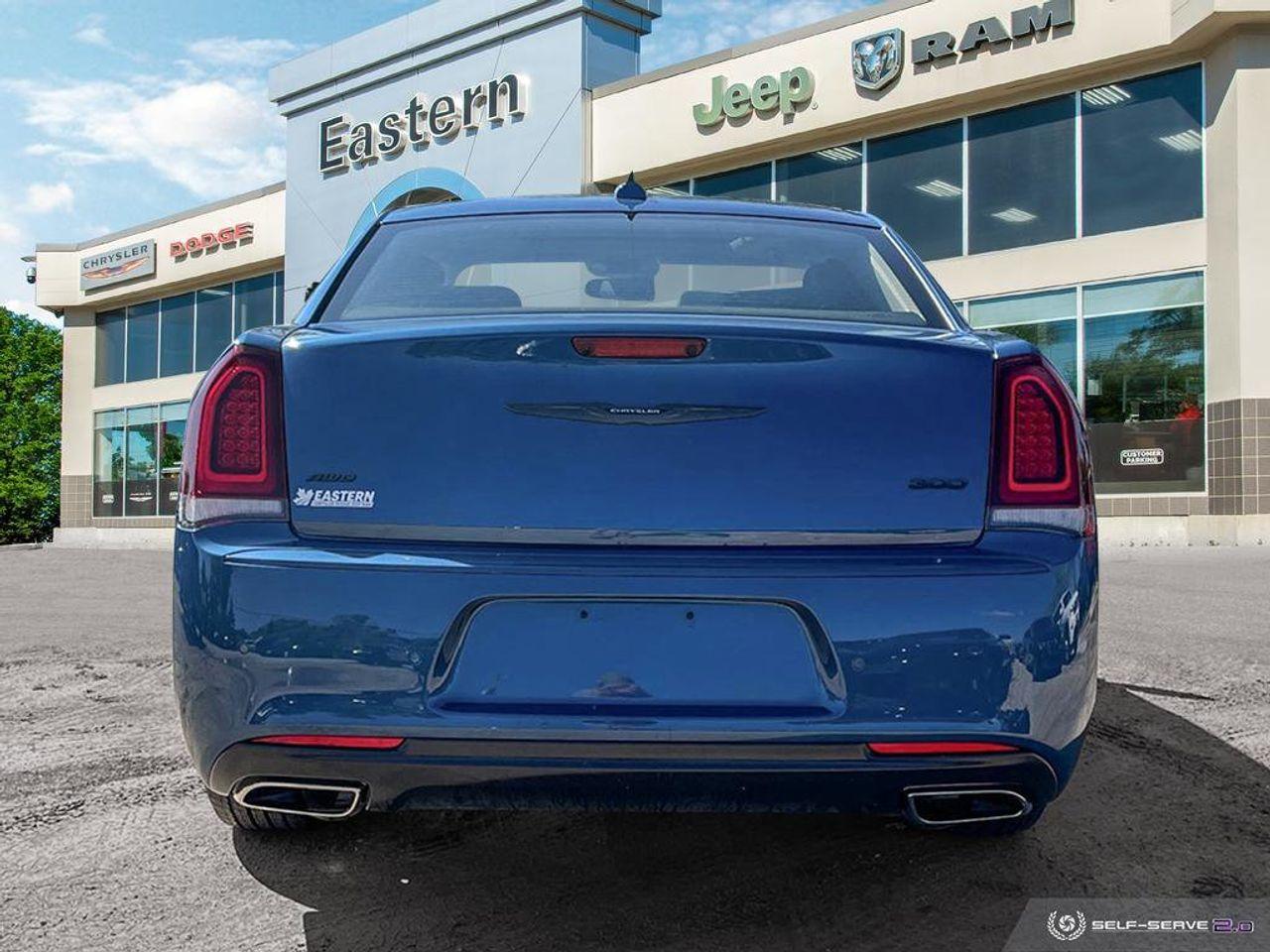 2021 Chrysler 300 Touring-3