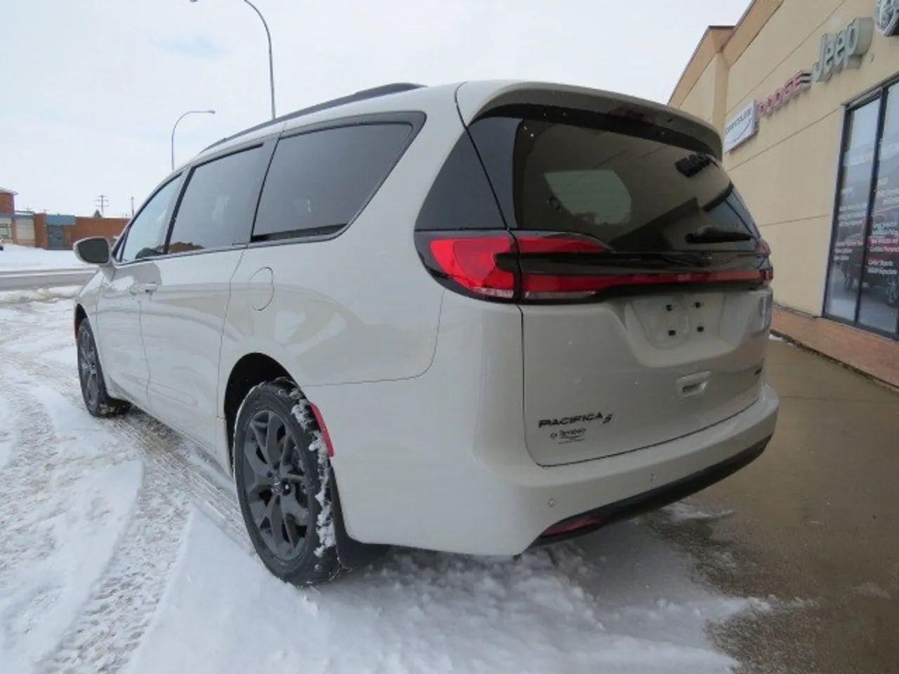 2021 Chrysler Pacifica RU-2