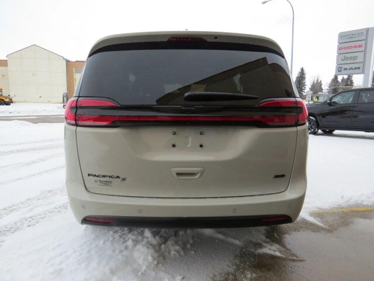 2021 Chrysler Pacifica RU-3