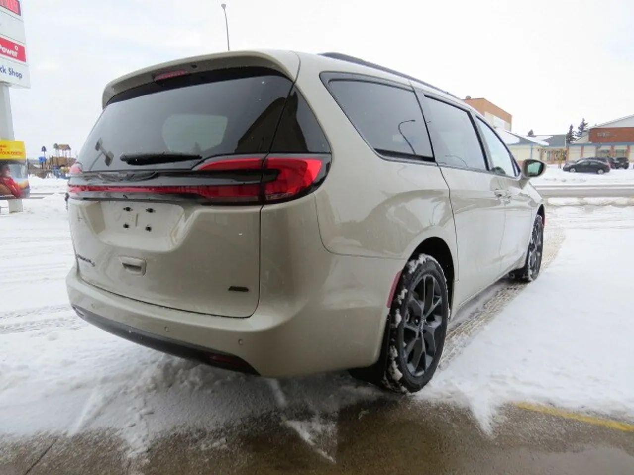 2021 Chrysler Pacifica RU-4