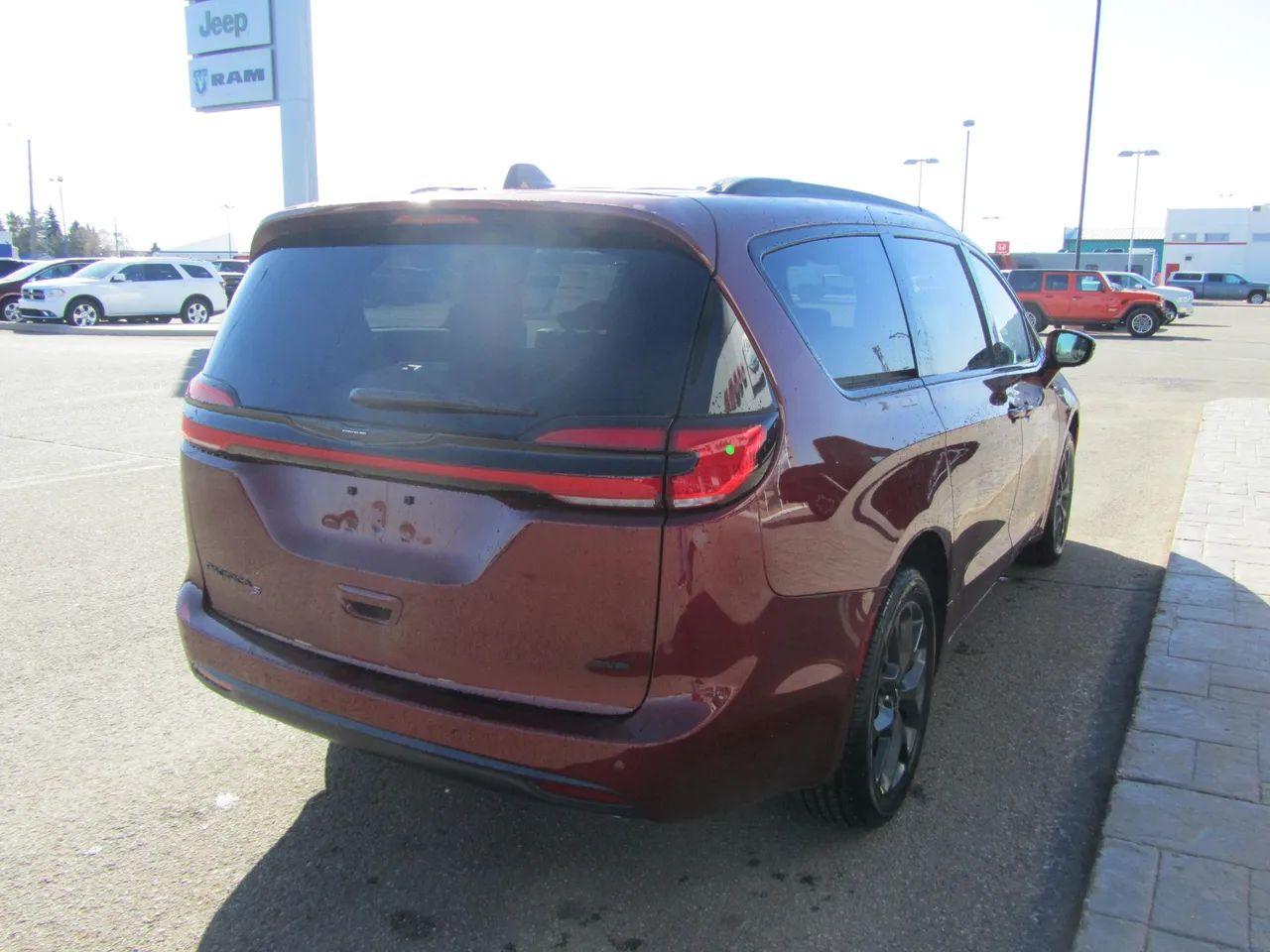 2021 Chrysler Pacifica RU-4