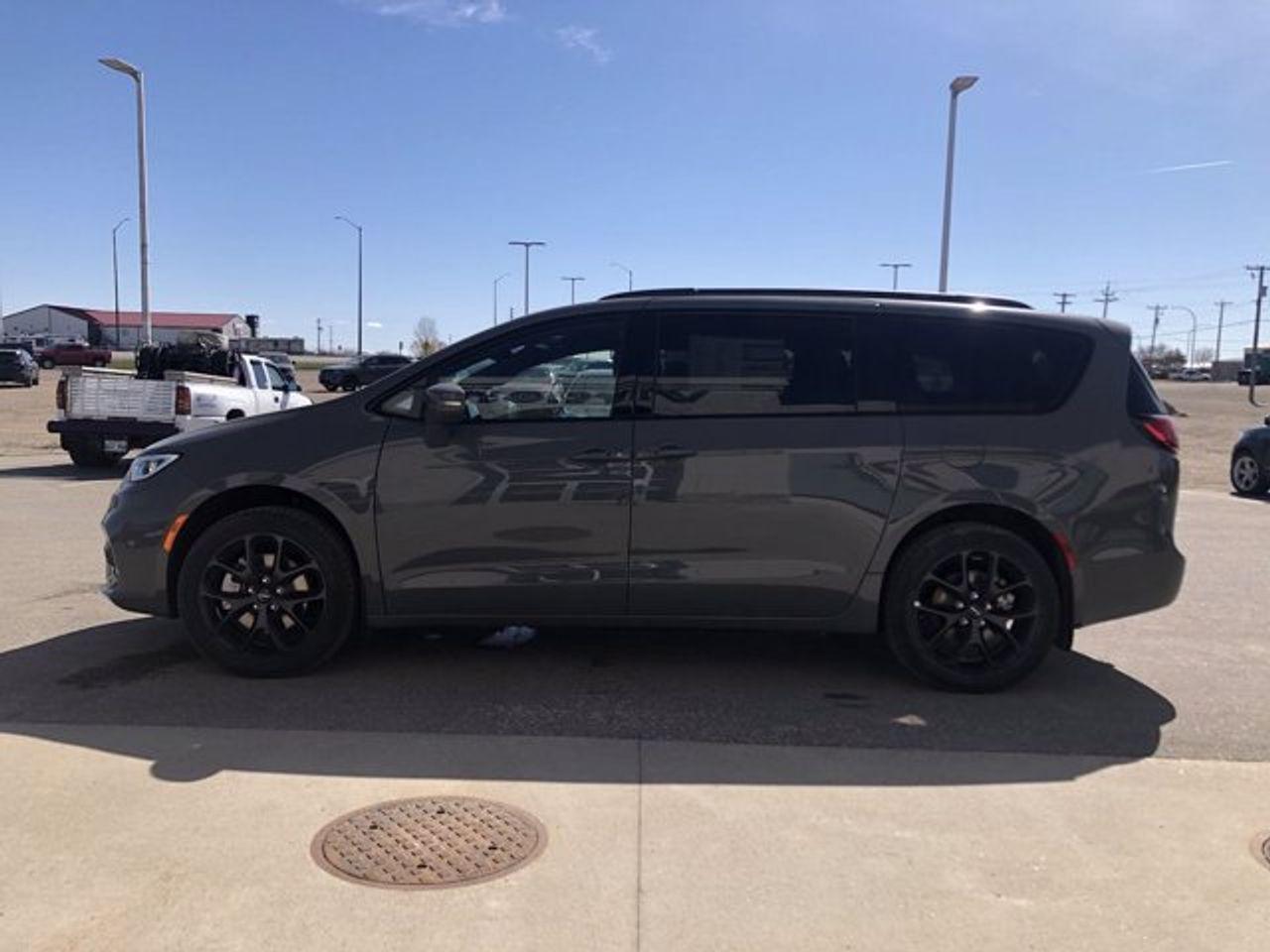 2021 Chrysler Pacifica RU-3