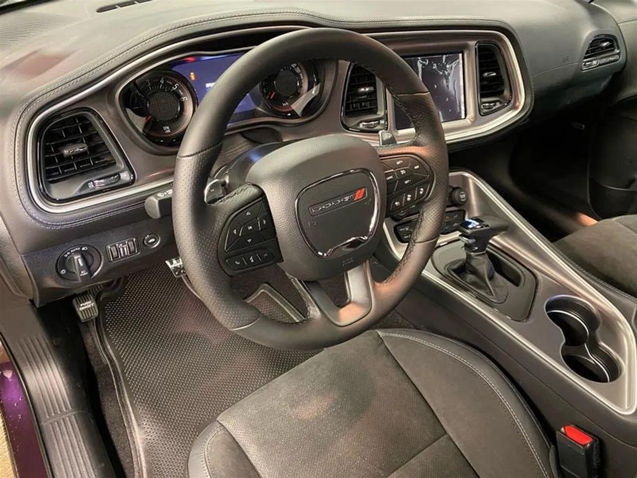 2021 Dodge Challenger LA-4