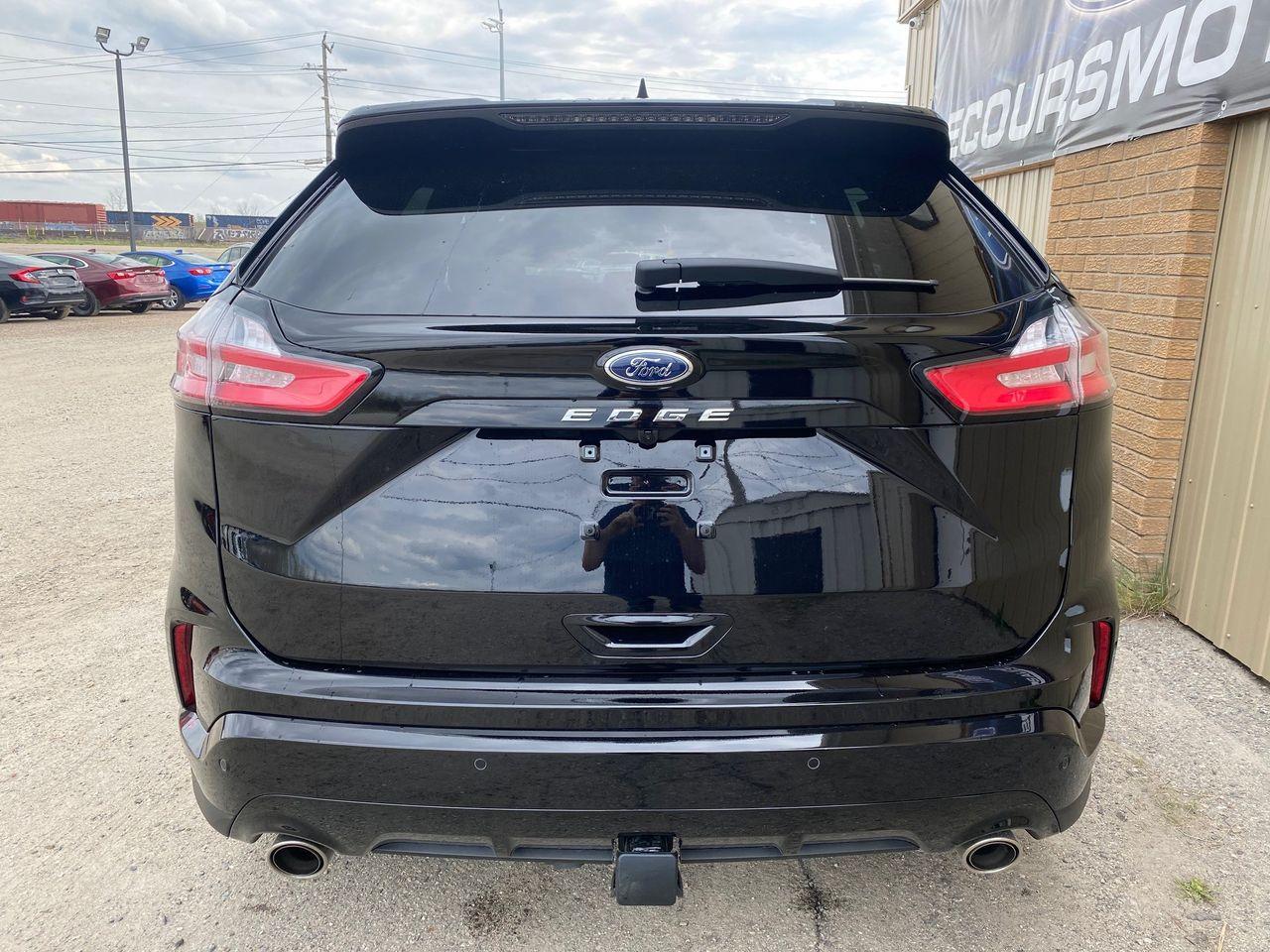 2021 Ford Edge ST Line-3