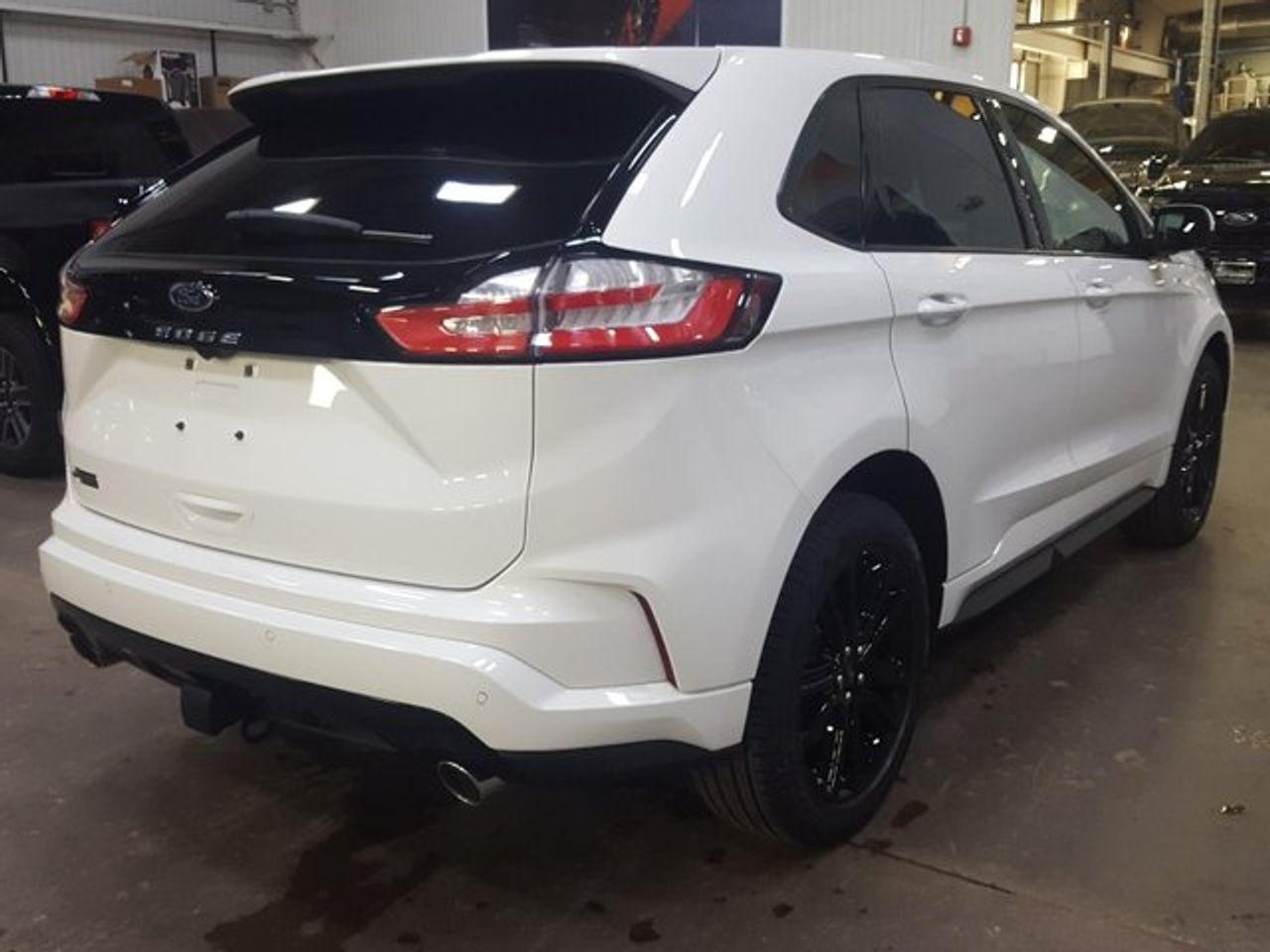 2021 Ford Edge ST Line-3