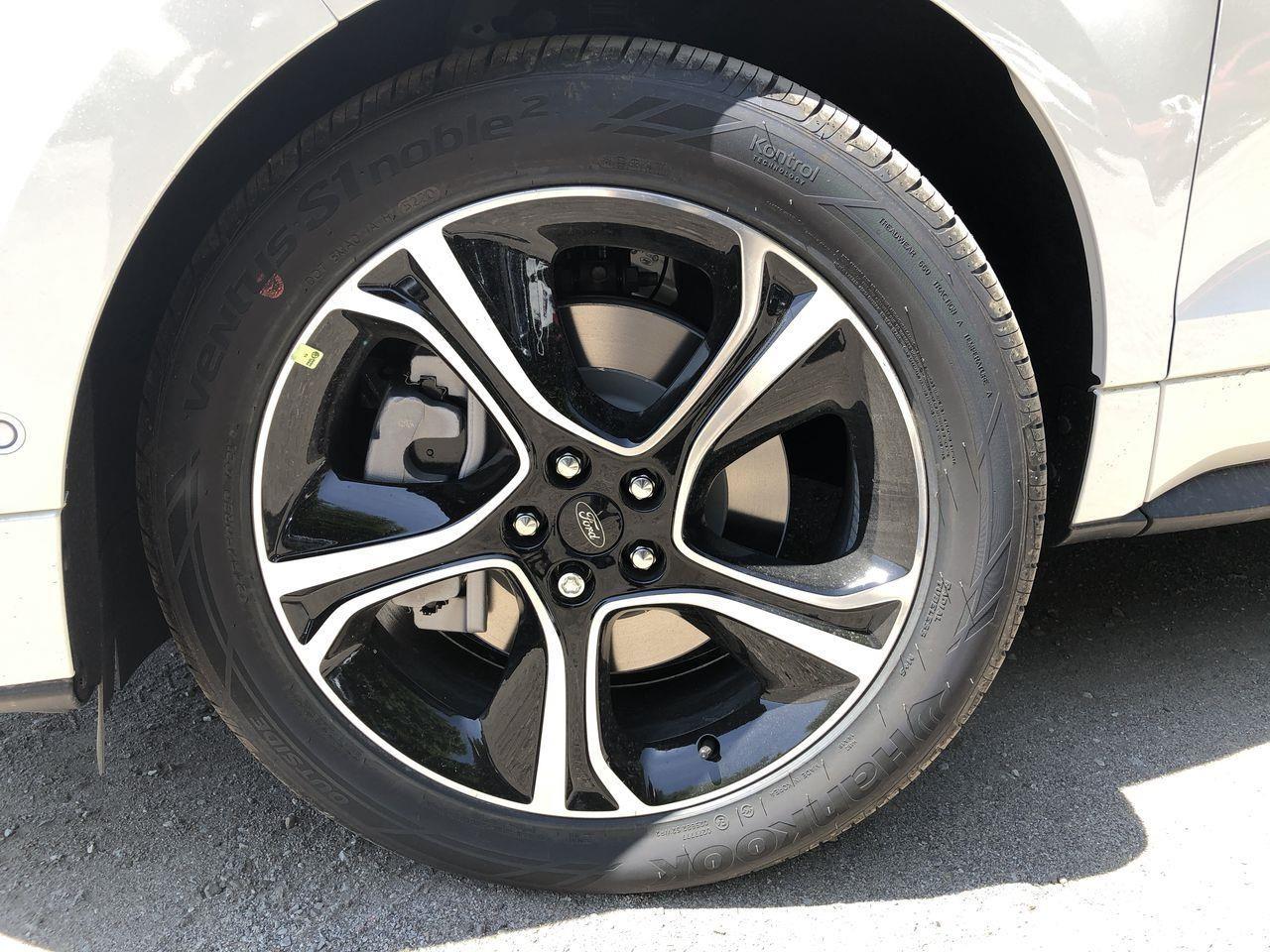 2021 Ford Edge ST-1