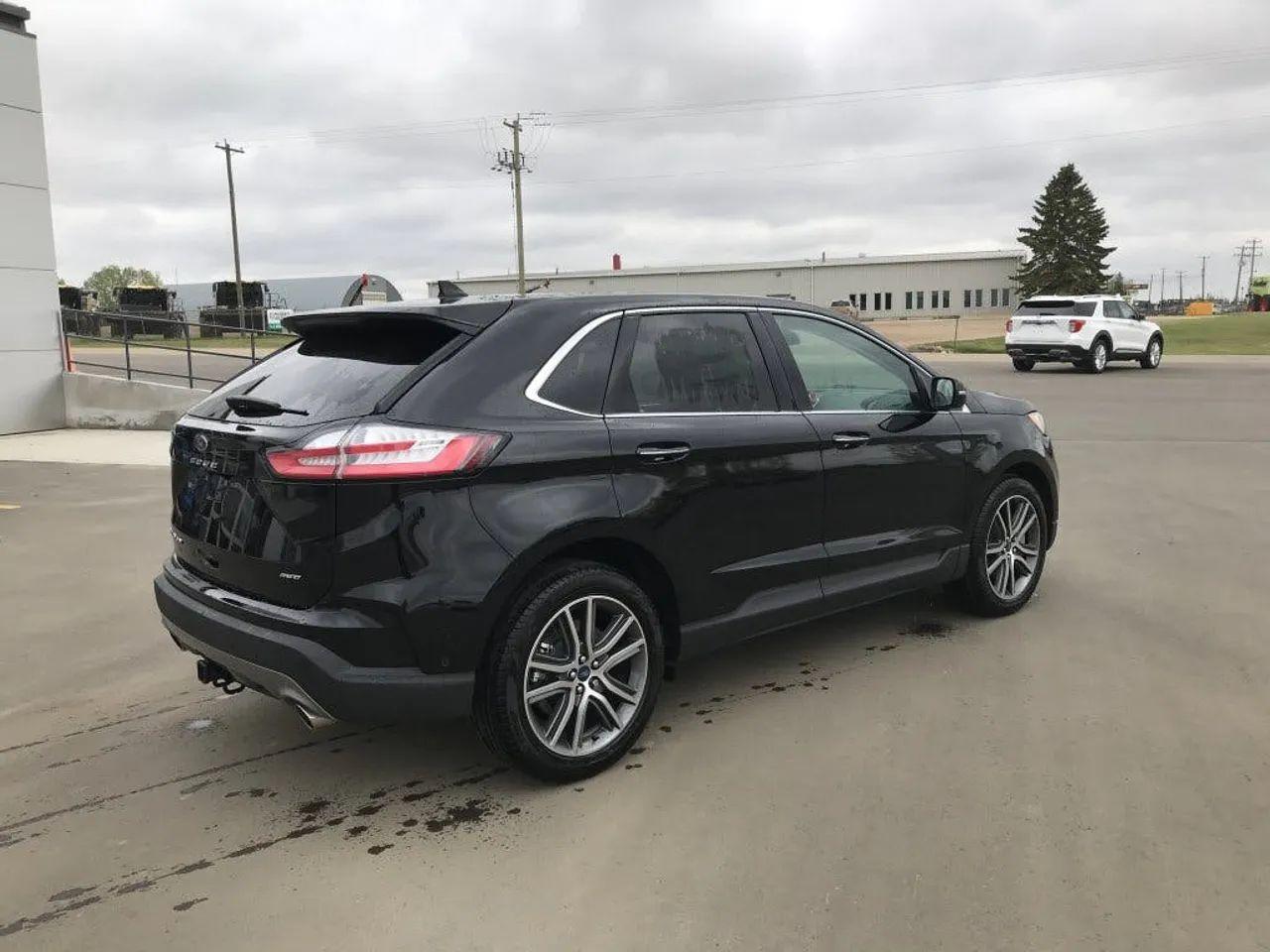2021 Ford Edge Titanium-2