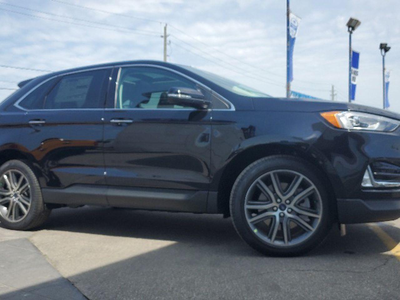 2021 Ford Edge Titanium-2