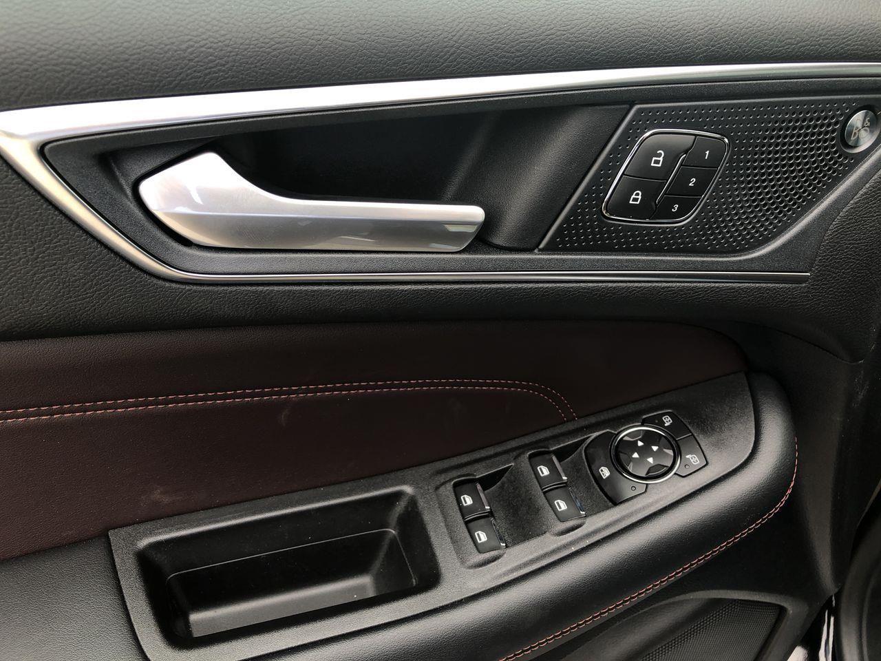 2021 Ford Edge Titanium-2