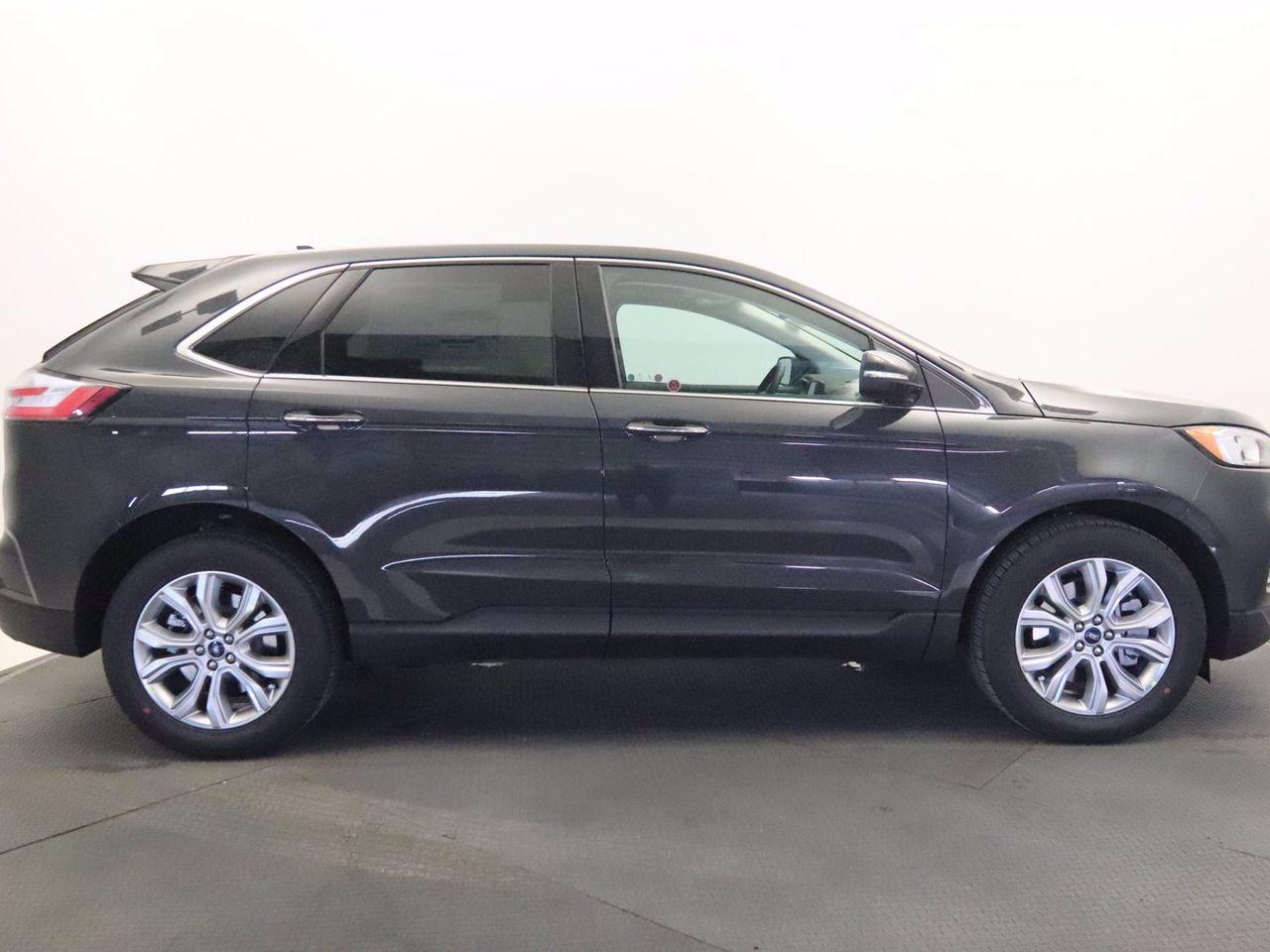 2021 Ford Edge Titanium-1