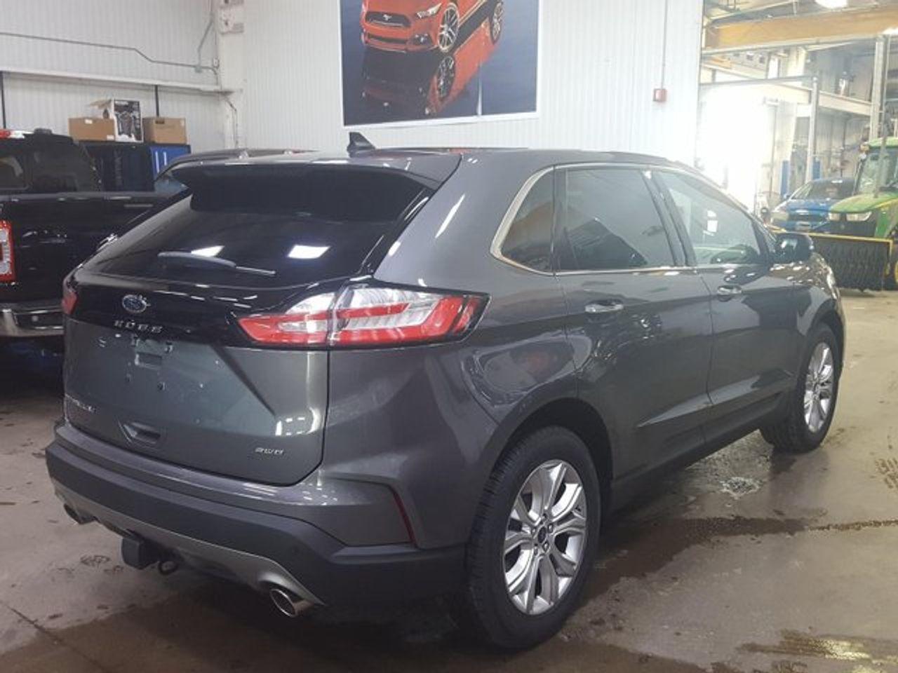 2021 Ford Edge Titanium-3