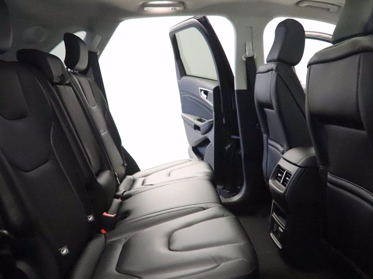 2021 Ford Edge Titanium-2
