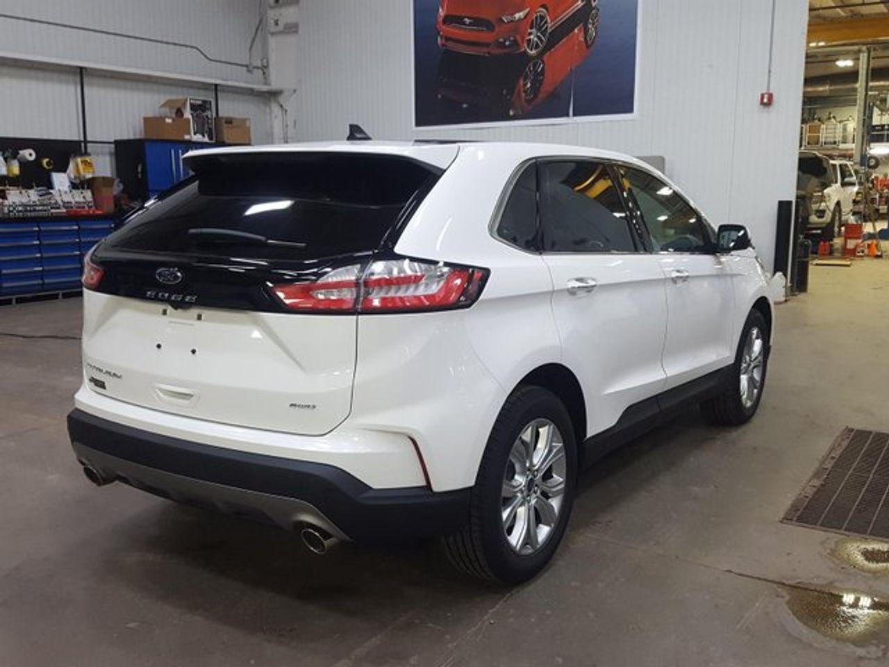 2021 Ford Edge Titanium-3
