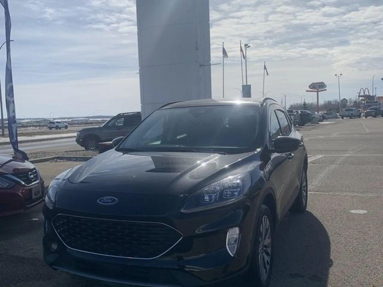 2021 Ford Escape Titanium-1