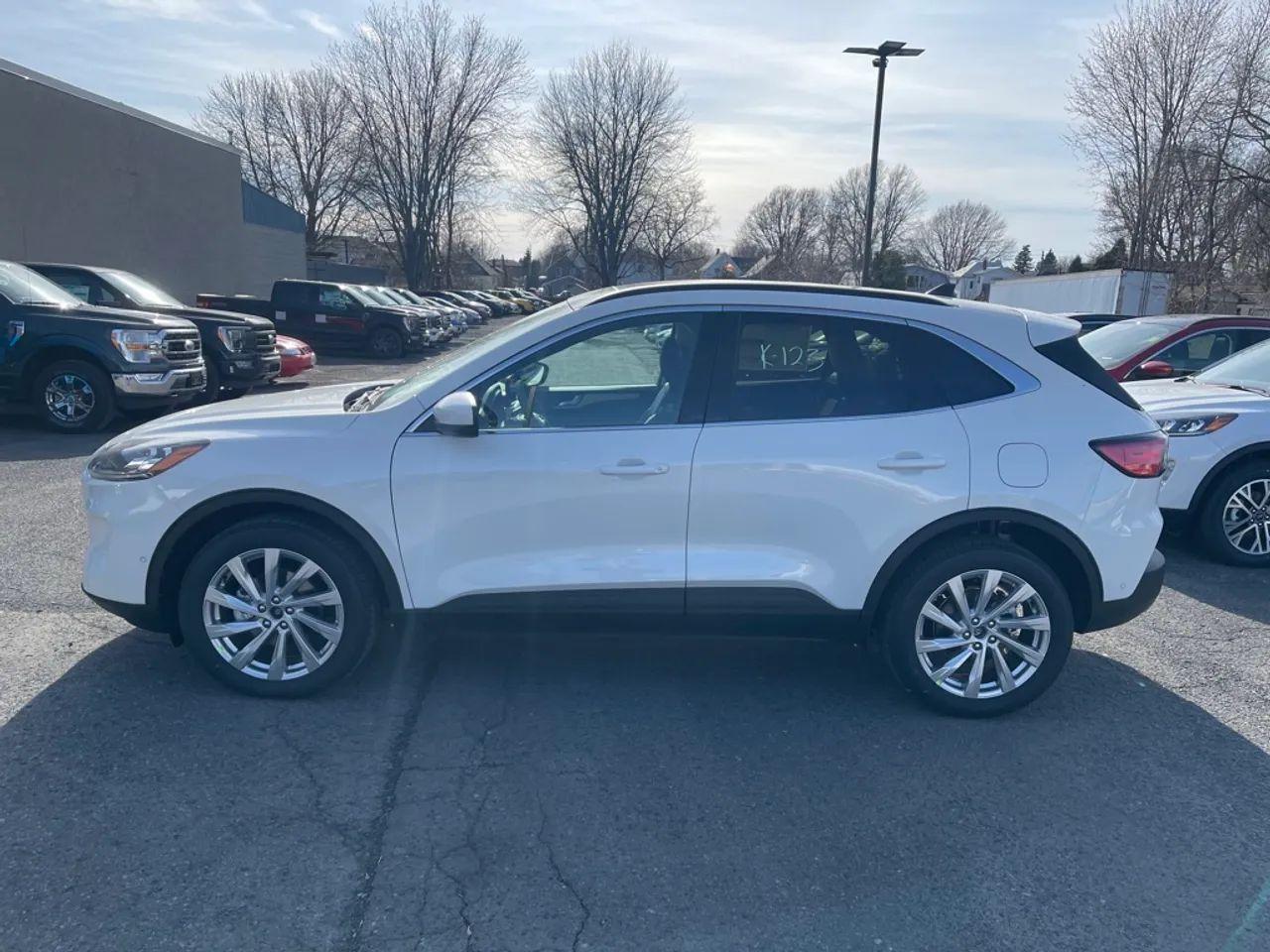 2021 Ford Escape Titanium-1