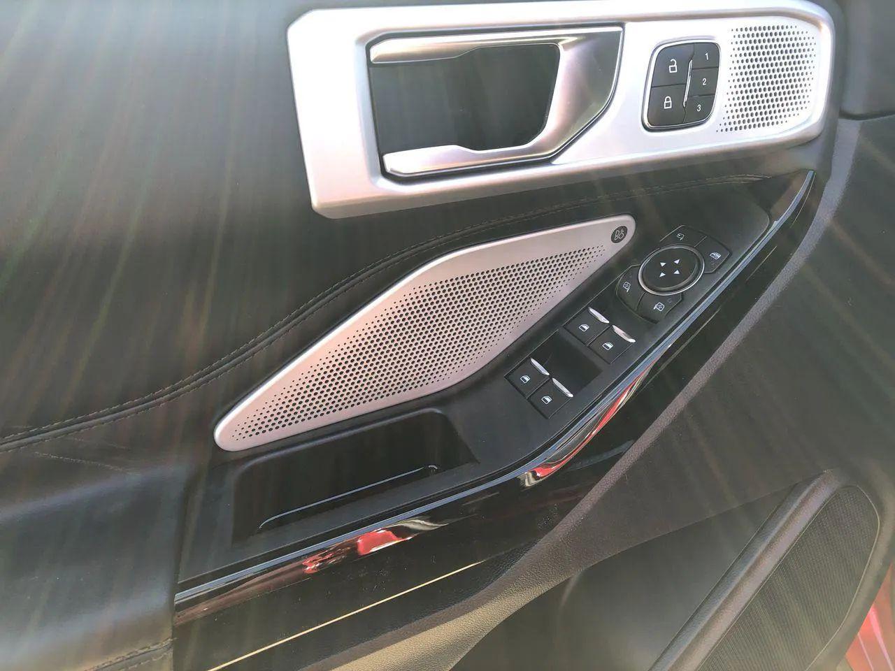 2021 Ford Explorer Platinum-2