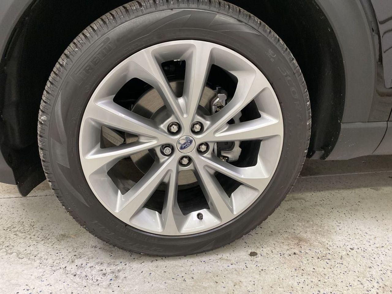2021 Ford Explorer Platinum-2
