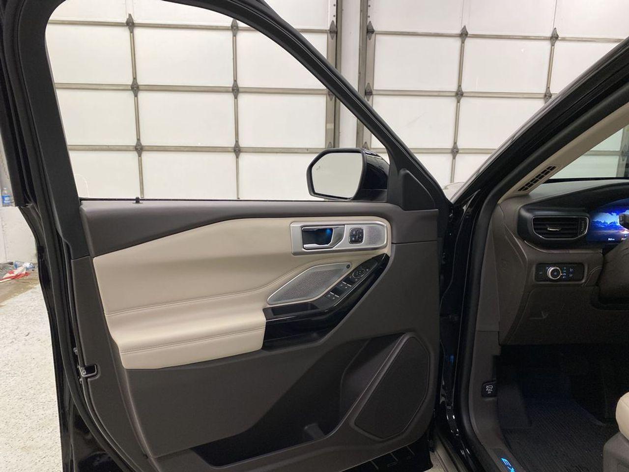 2021 Ford Explorer Platinum-3