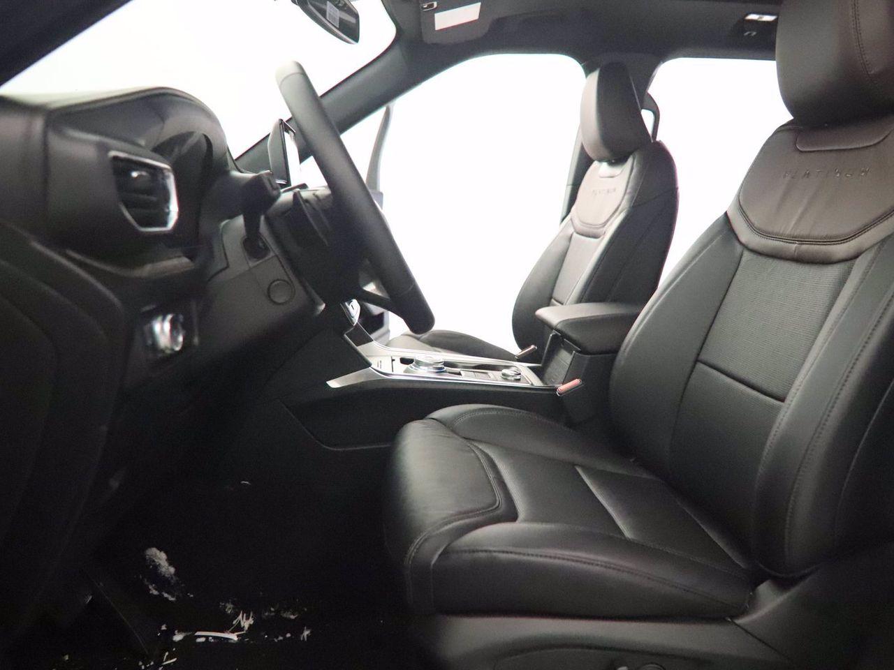 2021 Ford Explorer Platinum-1