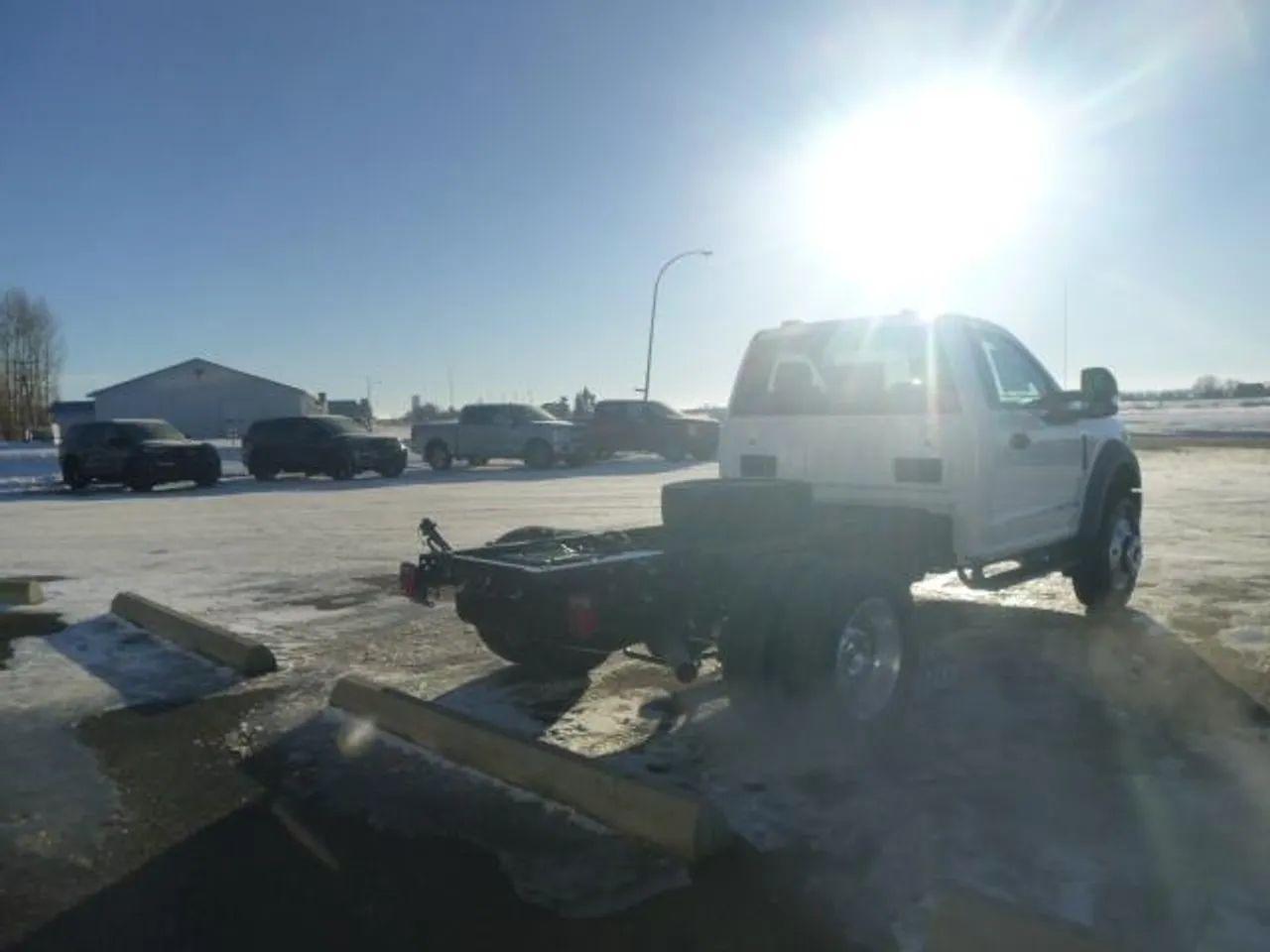 2021 Ford F-600 -4