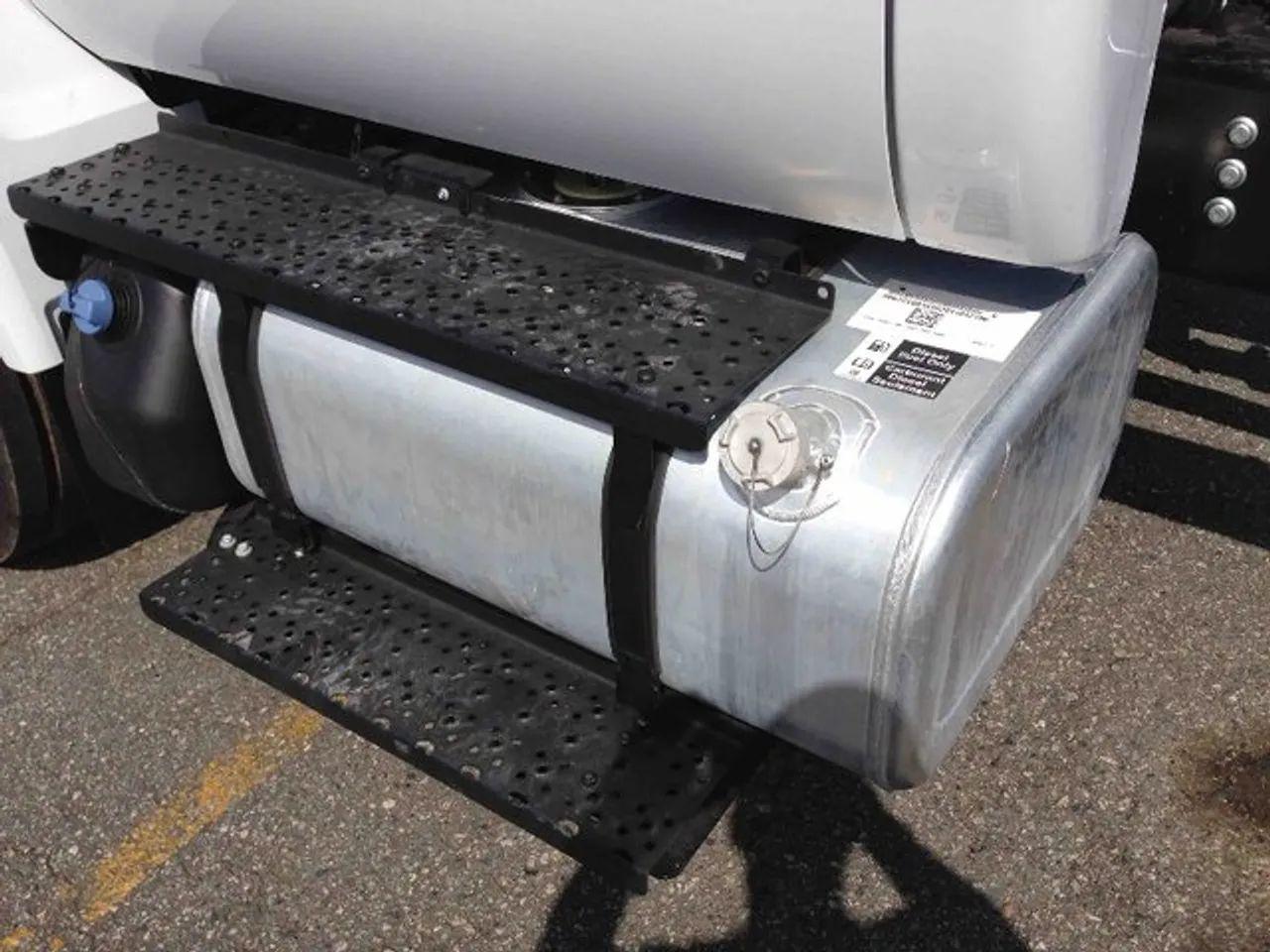 2021 Ford F-750 -4