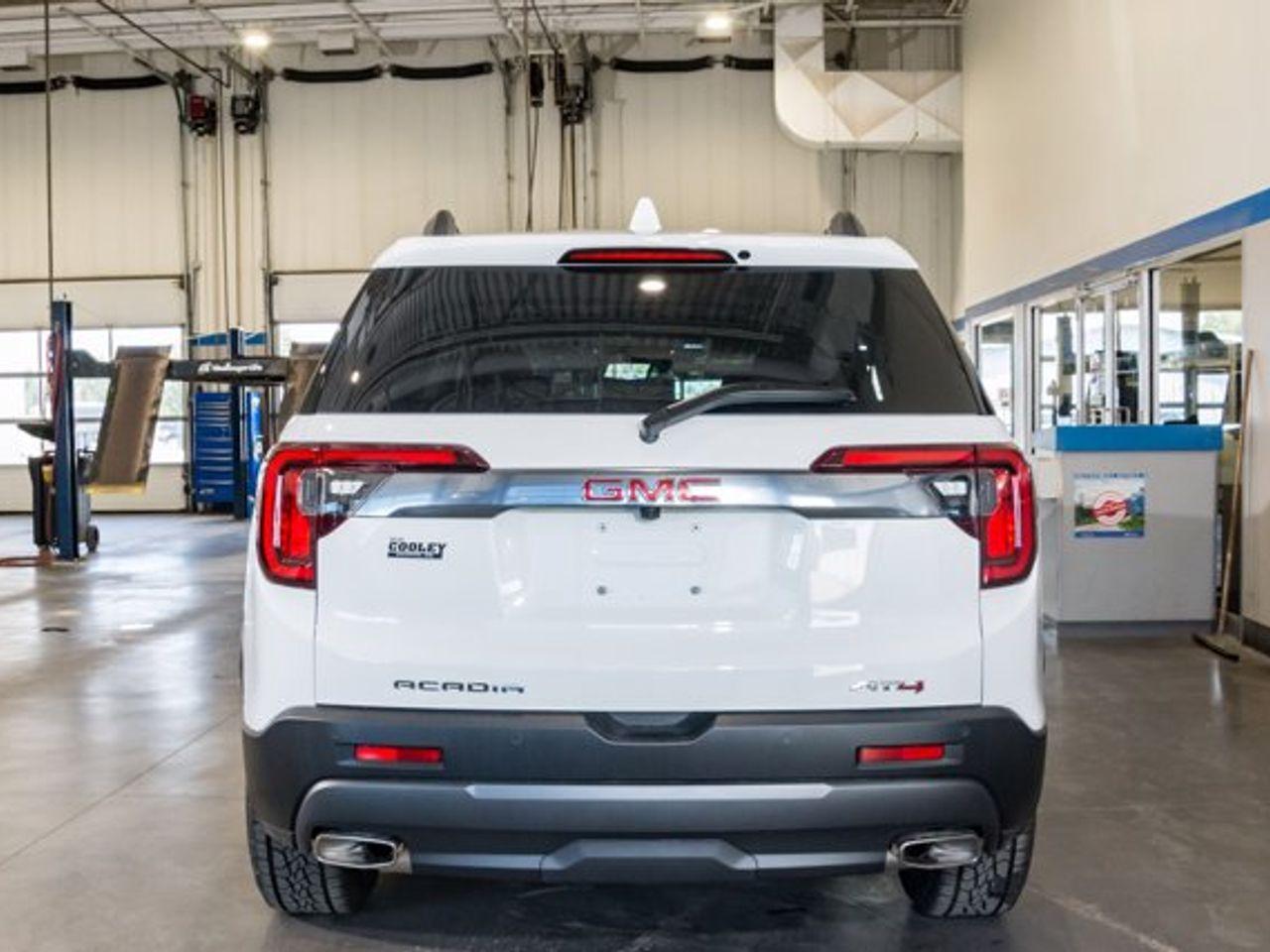 2021 GMC Acadia AT4-4