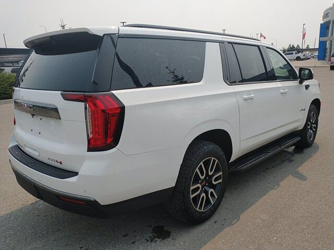 2021 GMC Yukon XL AT4-2