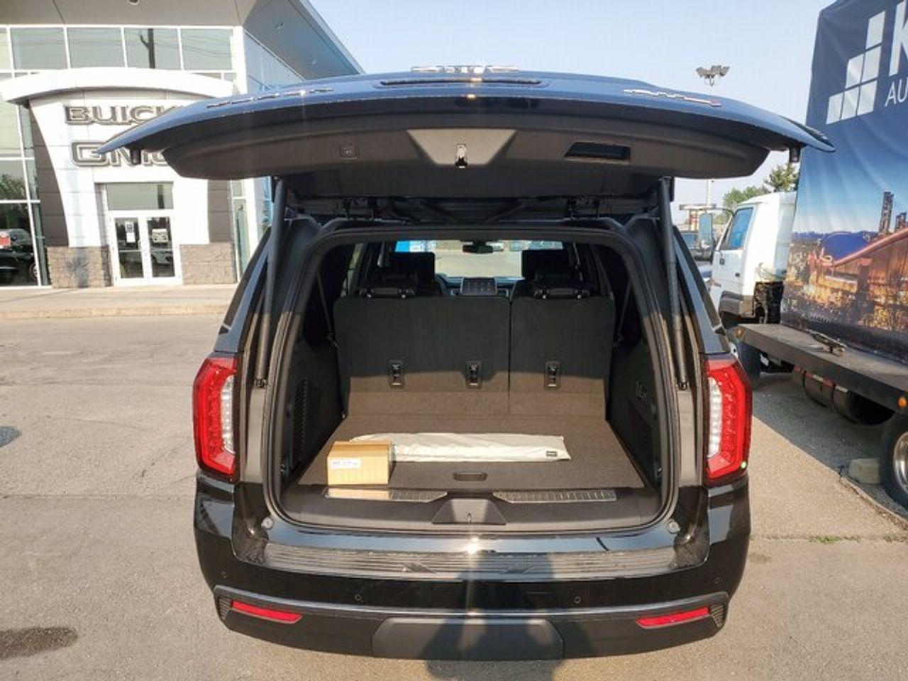 2021 GMC Yukon XL AT4-3