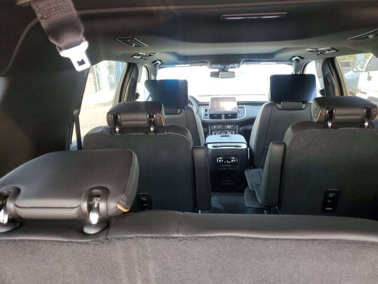 2021 GMC Yukon XL AT4-4