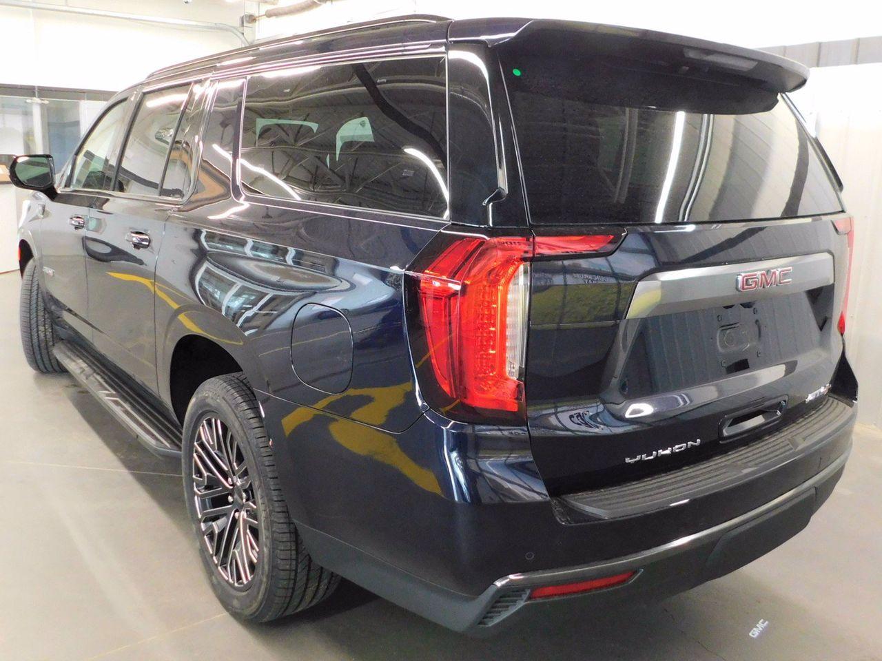 2021 GMC Yukon XL AT4-2
