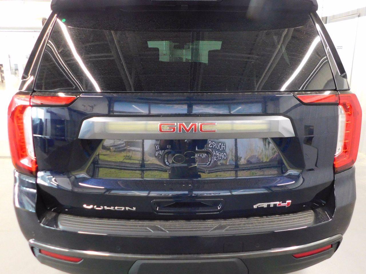 2021 GMC Yukon XL AT4-4