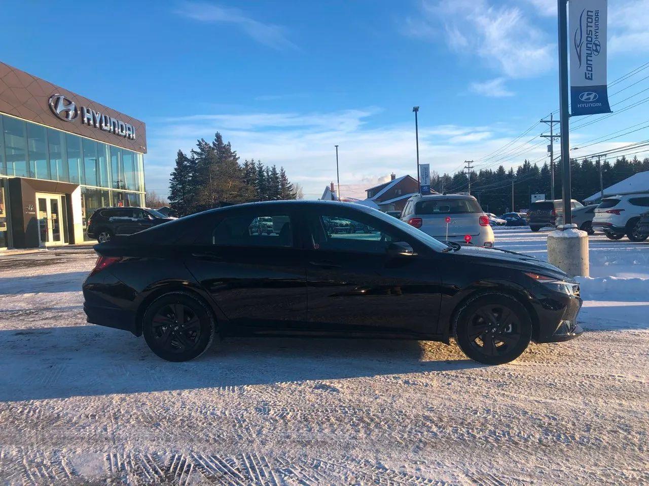 2021 Hyundai Elantra Preferred-1