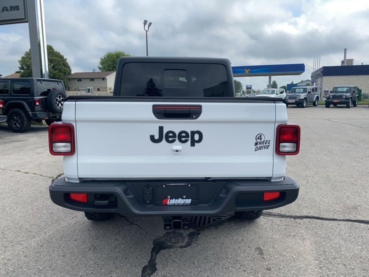 2021 Jeep Gladiator Willys-3
