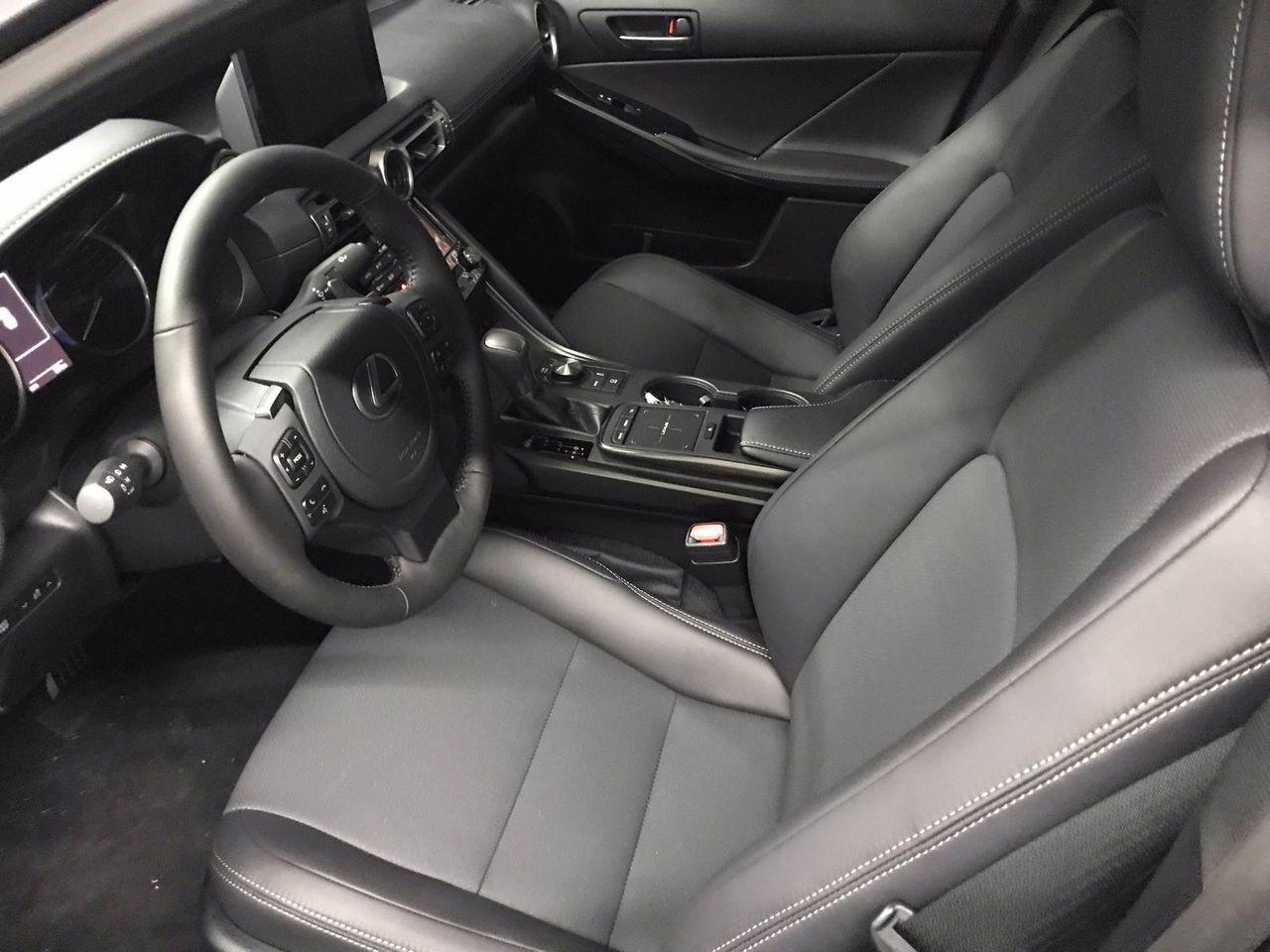 2021 Lexus IS -3