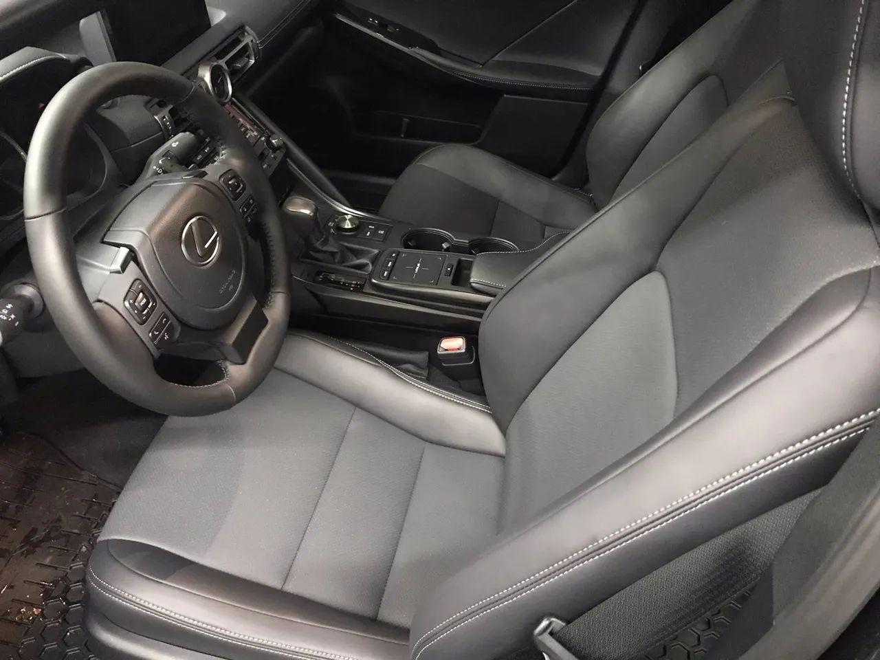 2021 Lexus IS -3