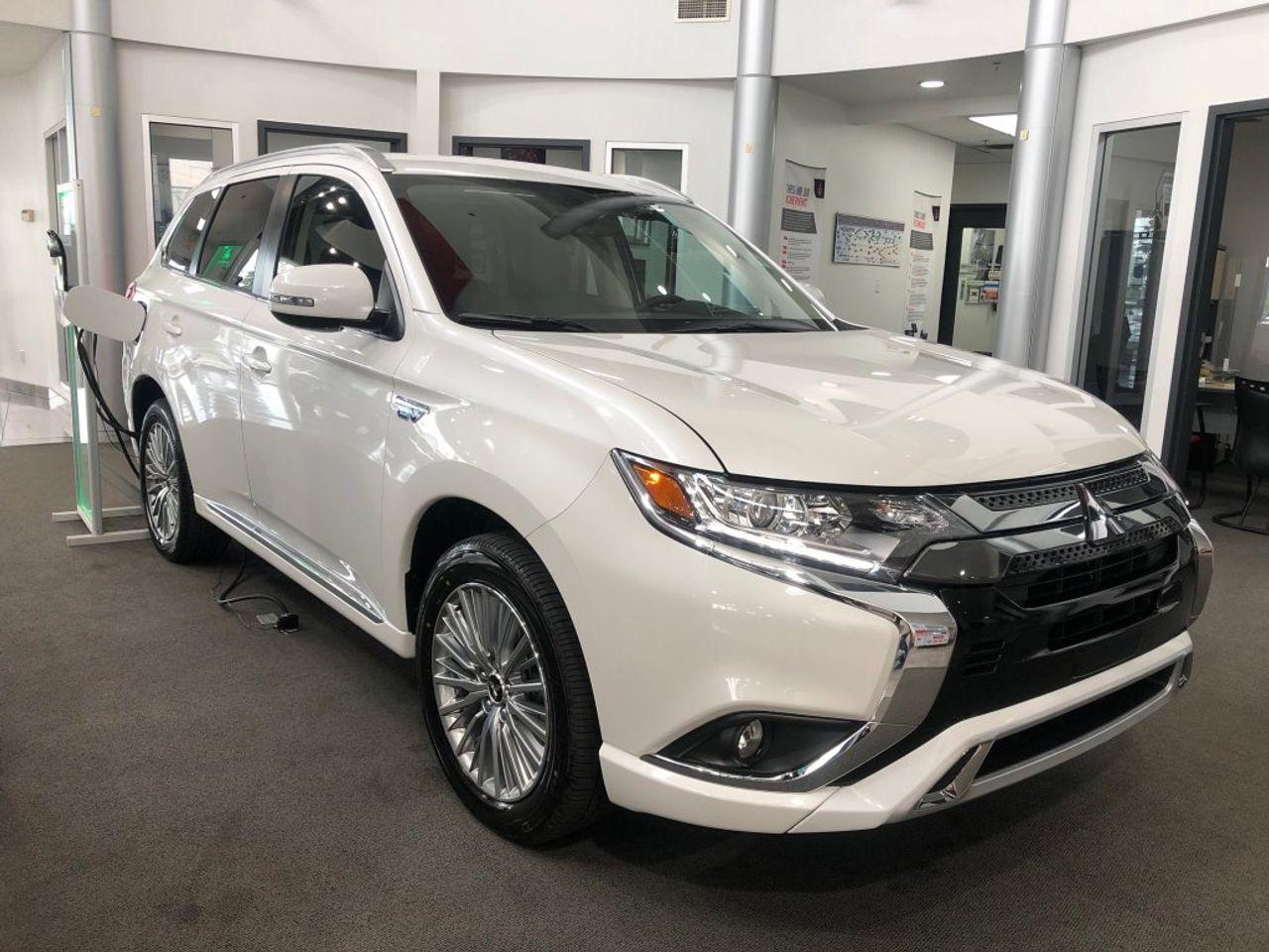 2021 Mitsubishi Outlander PHEV LE-0