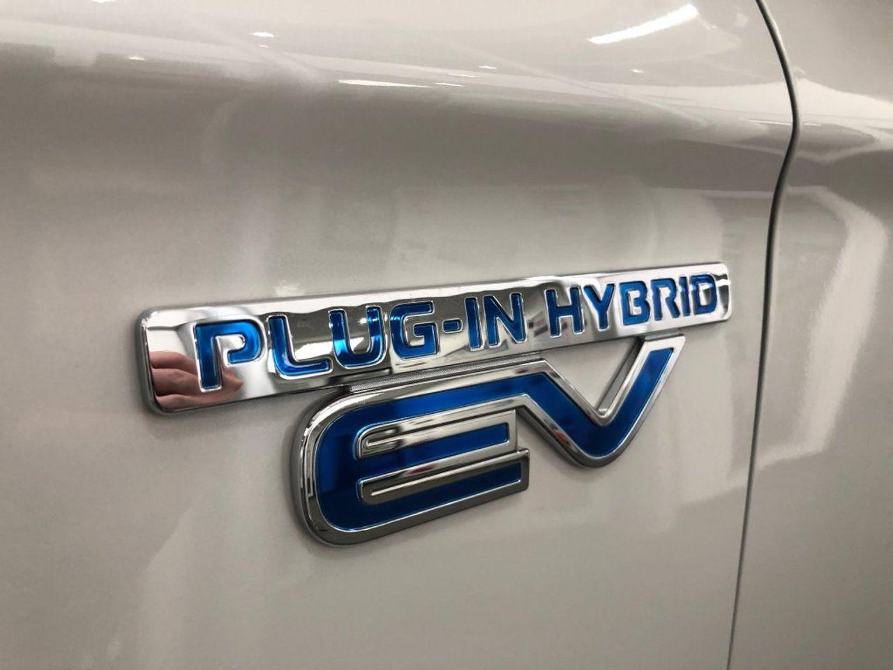 2021 Mitsubishi Outlander PHEV LE-3