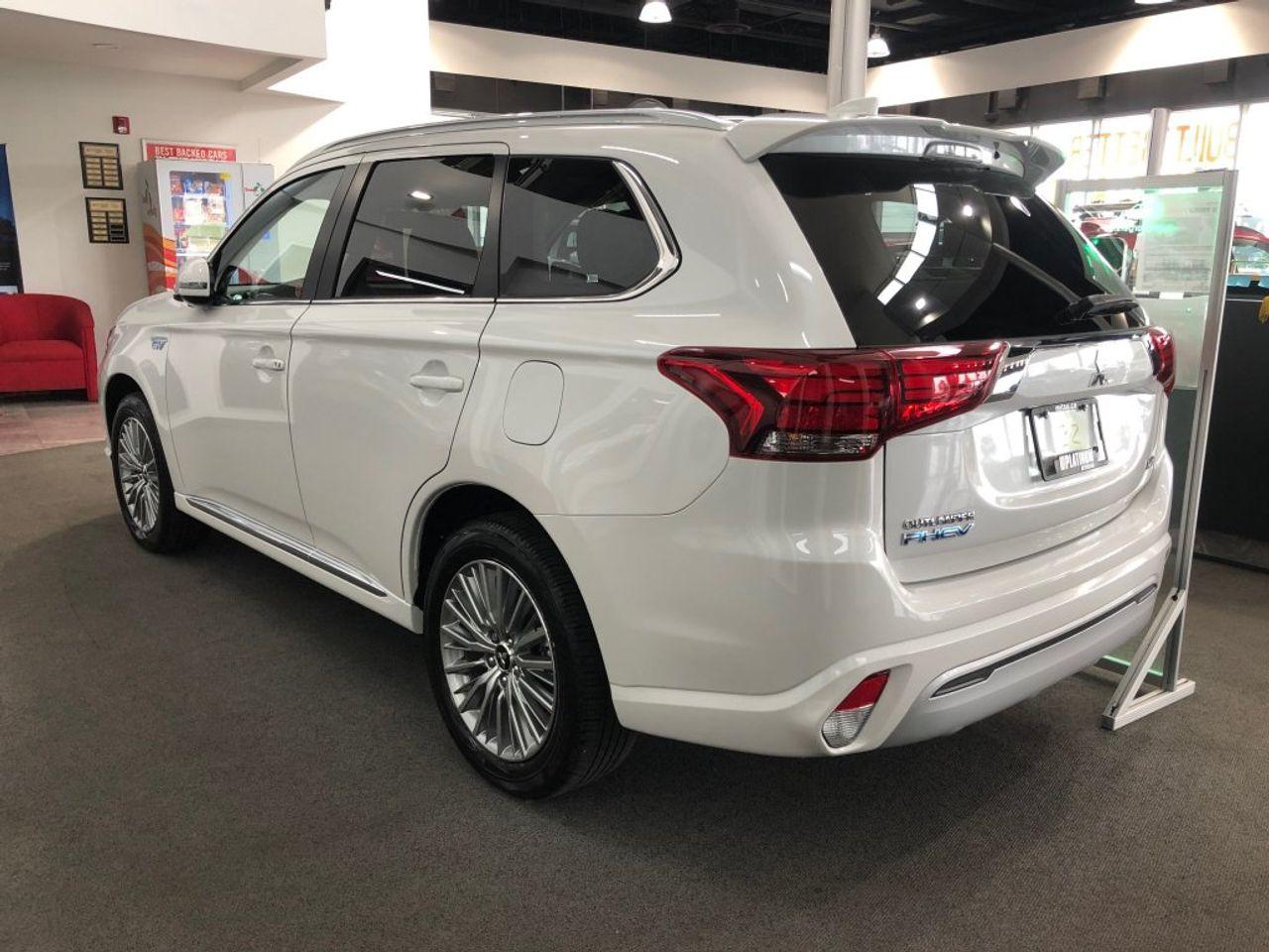 2021 Mitsubishi Outlander PHEV LE-4