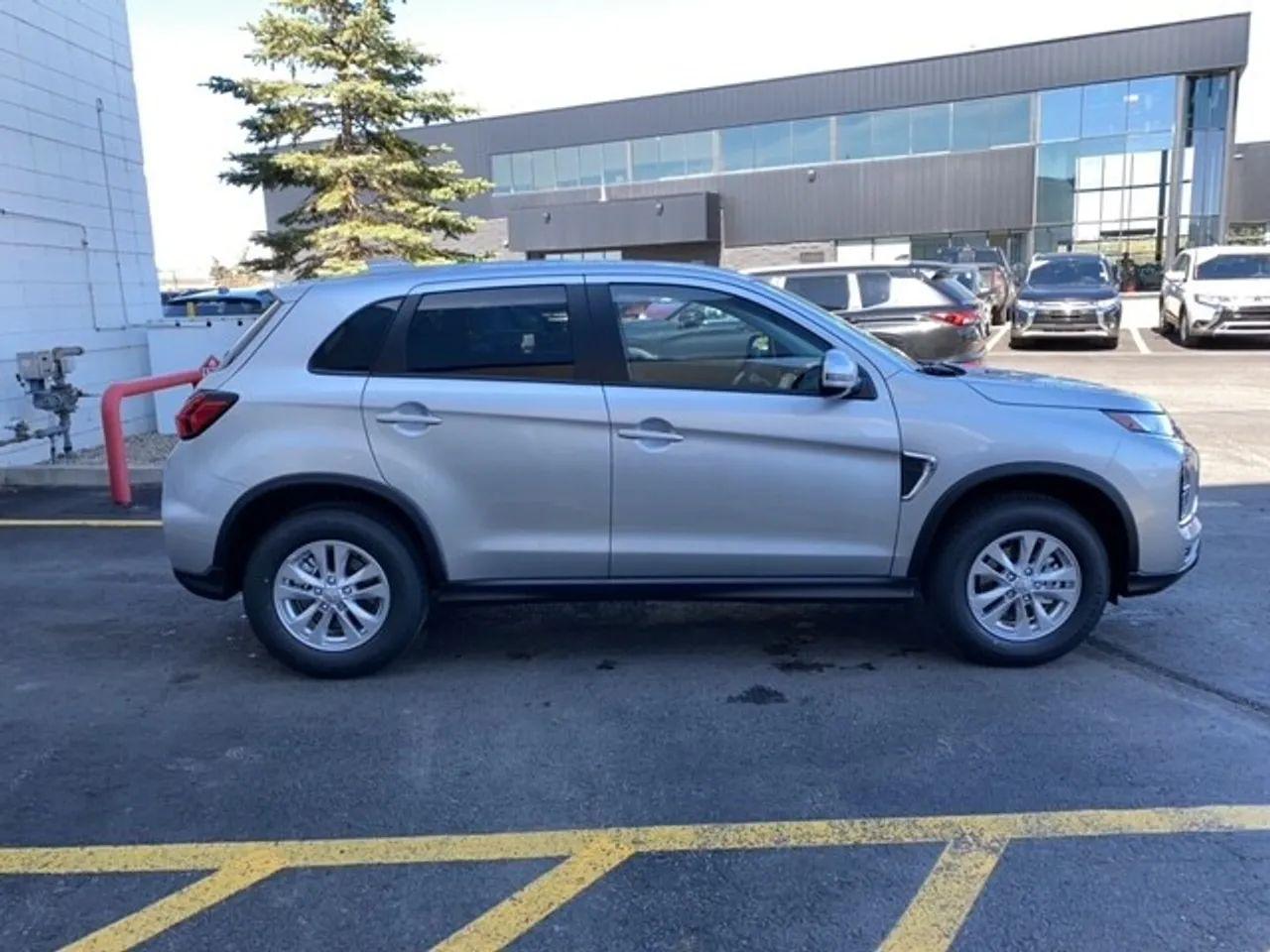2021 Mitsubishi RVR SE-3