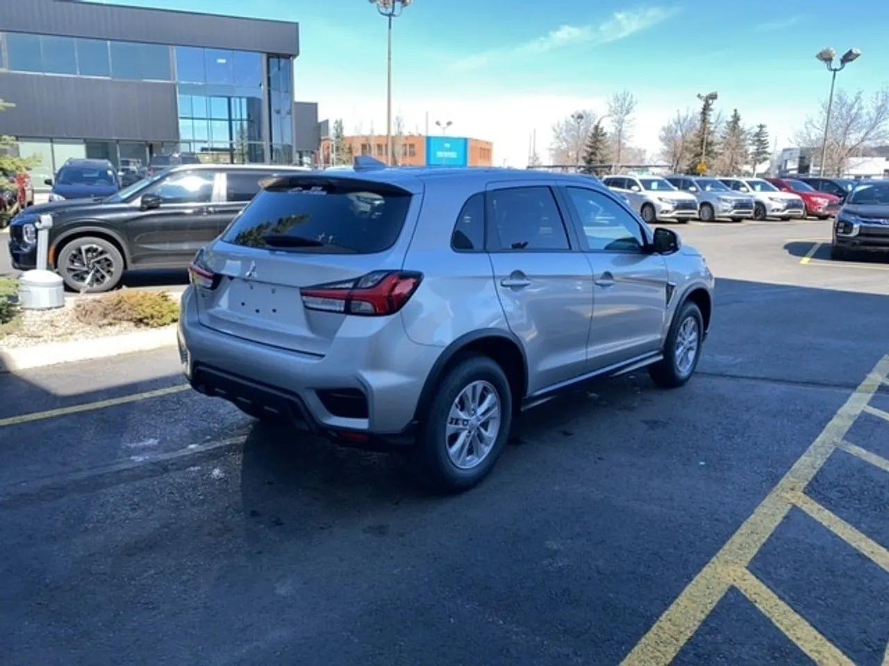 2021 Mitsubishi RVR SE-4