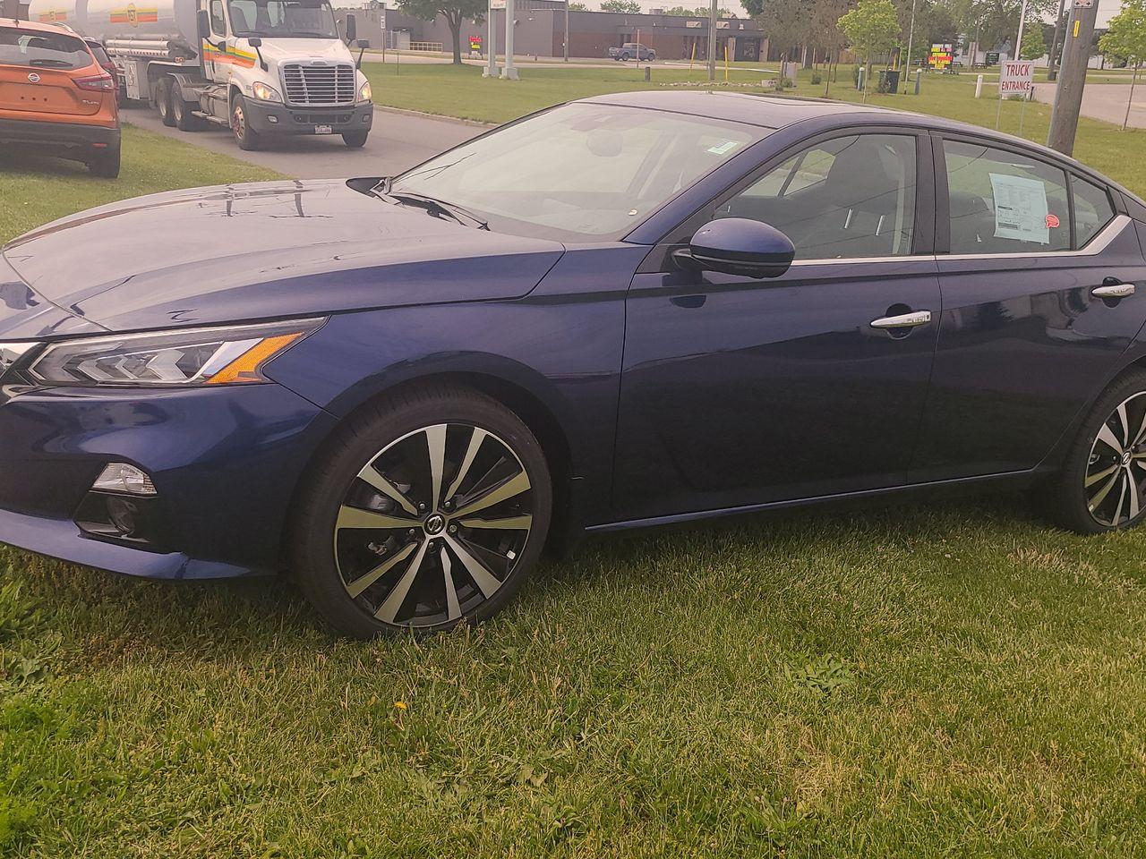 2021 Nissan Altima Platinum-0