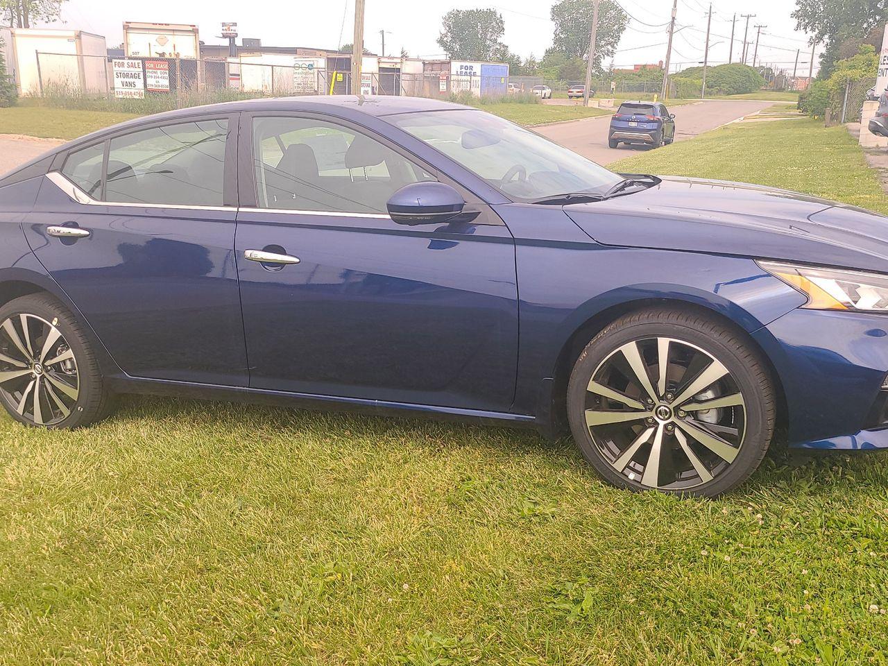 2021 Nissan Altima Platinum-2