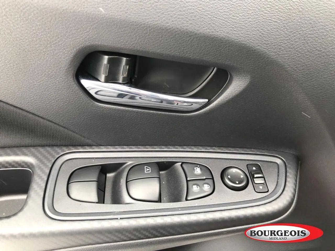 2021 Nissan Versa SEDAN-4