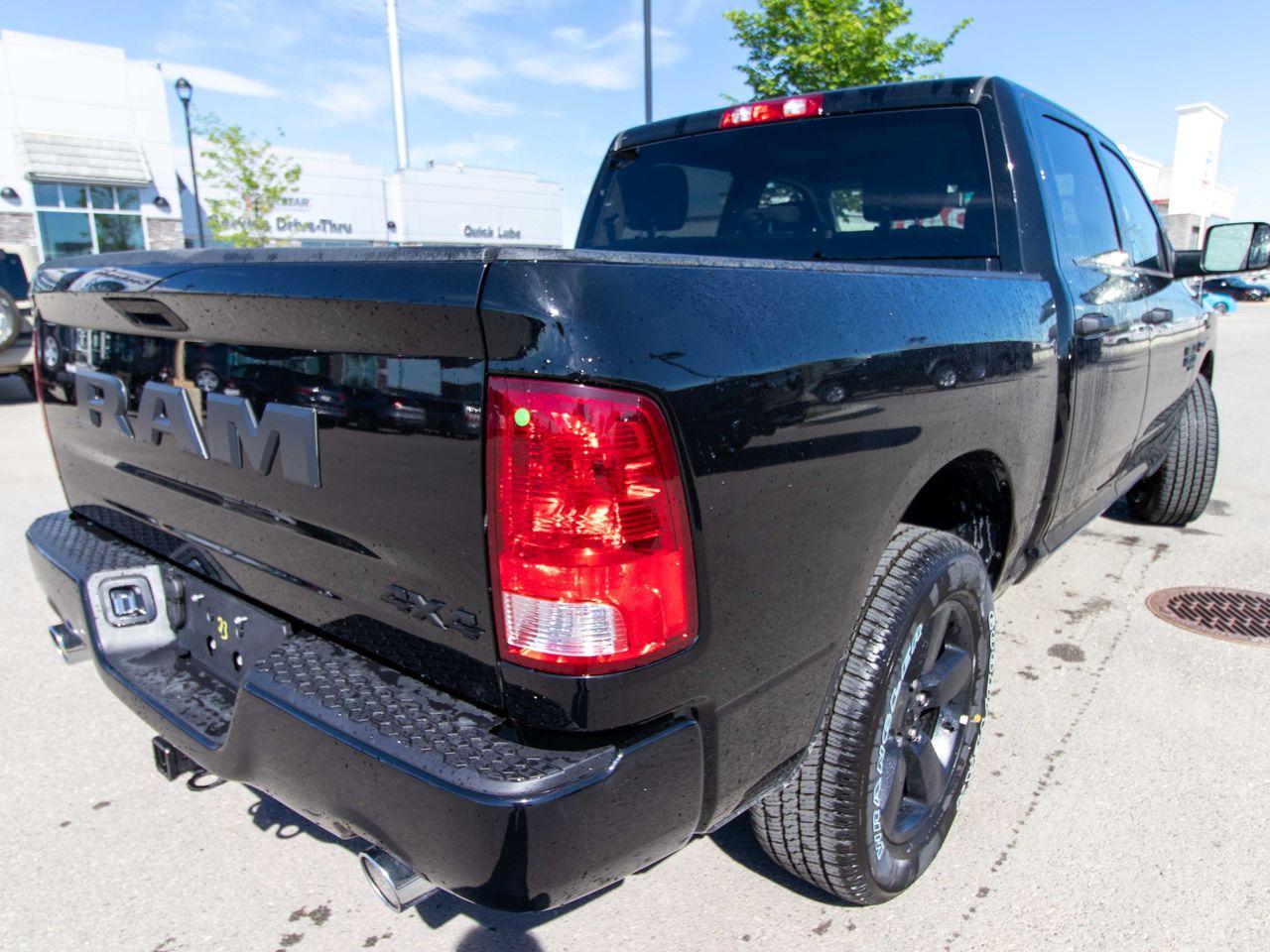 2021 Ram 1500 Classic Night Edition-3