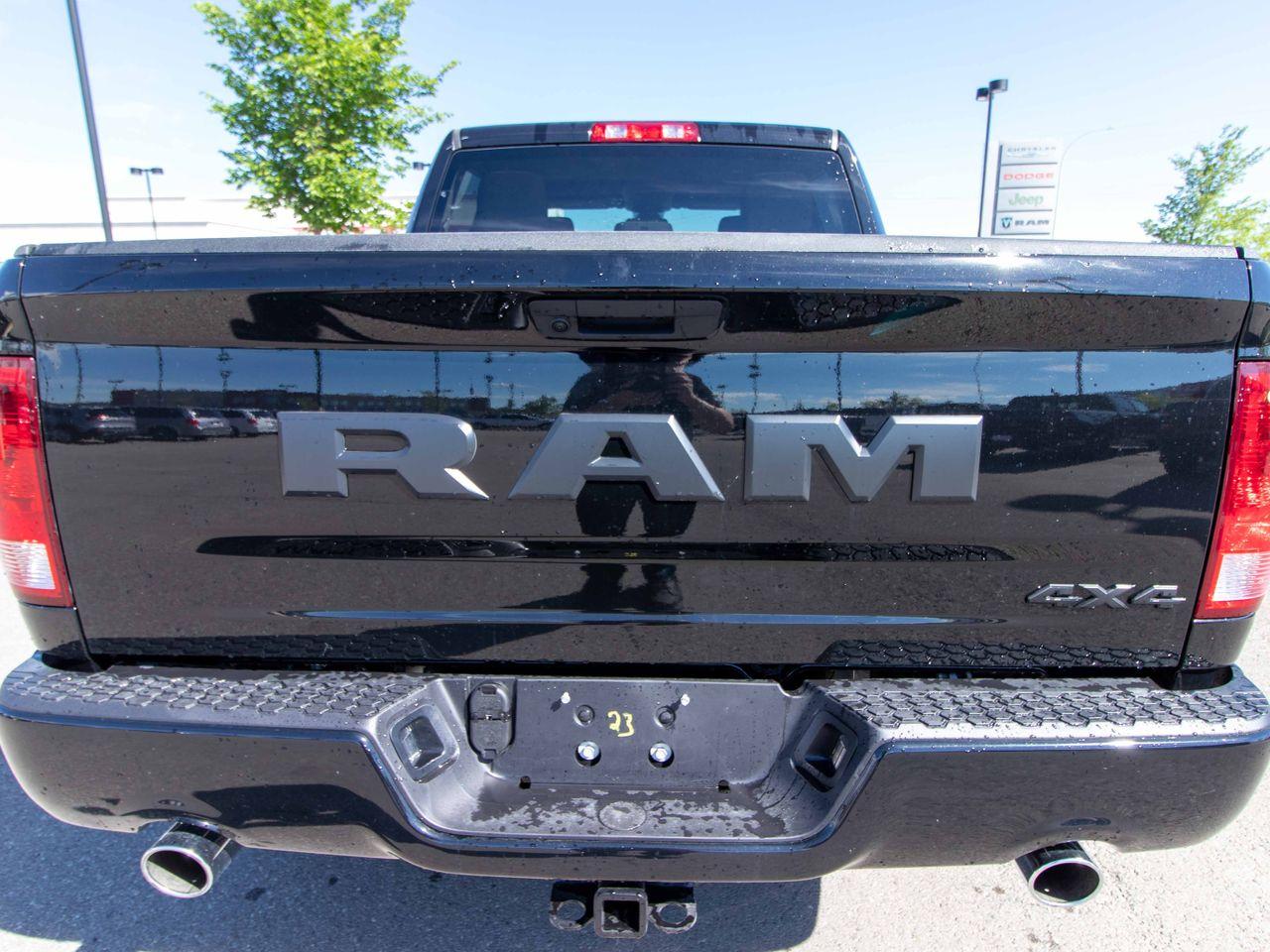 2021 Ram 1500 Classic Night Edition-4