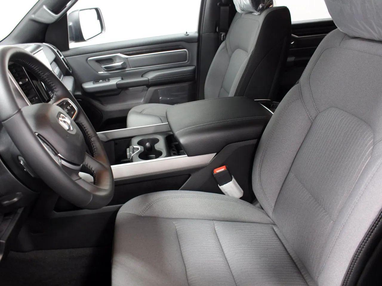 2021 Ram 1500 Big Horn-3