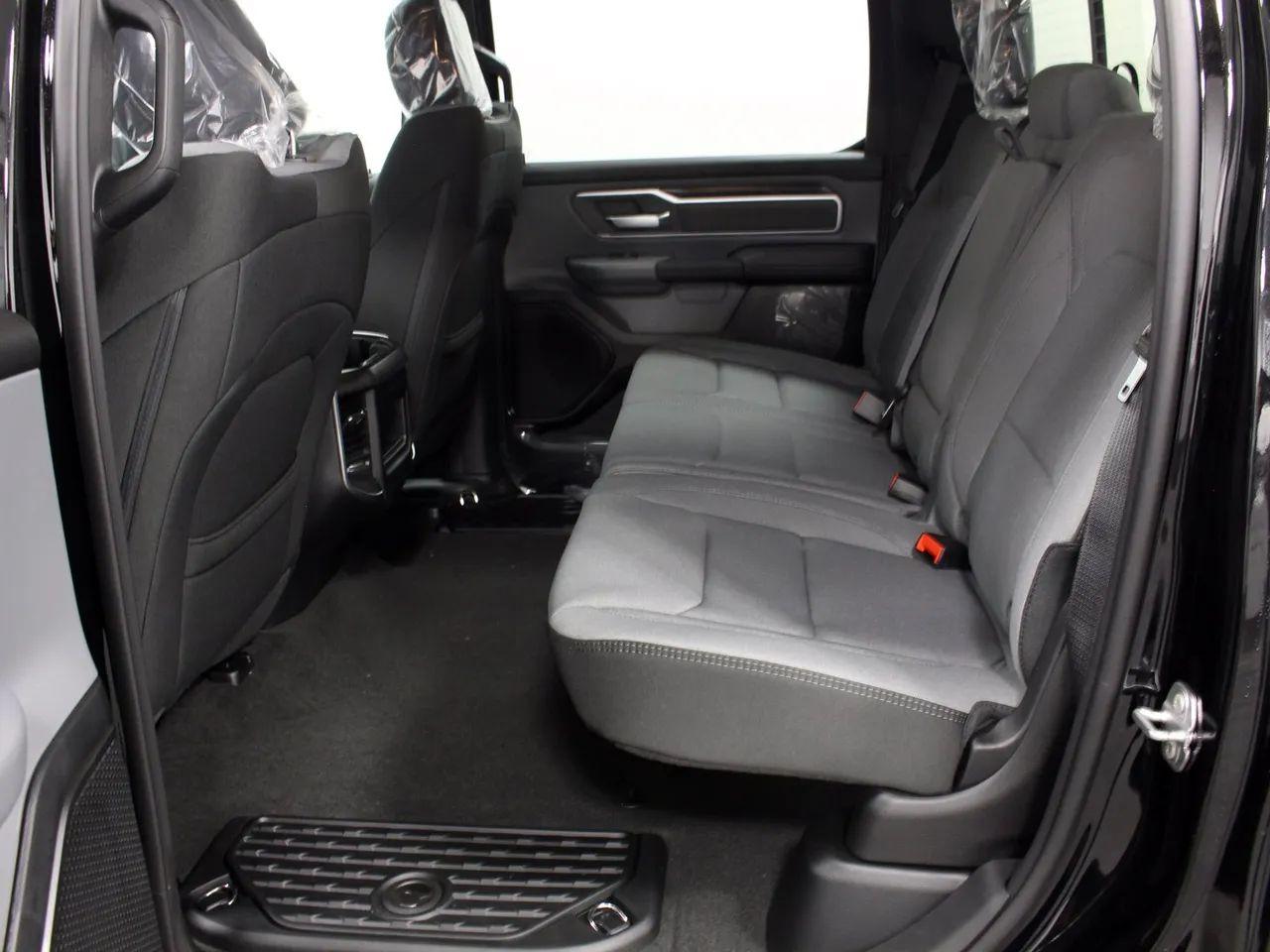 2021 Ram 1500 Big Horn-4